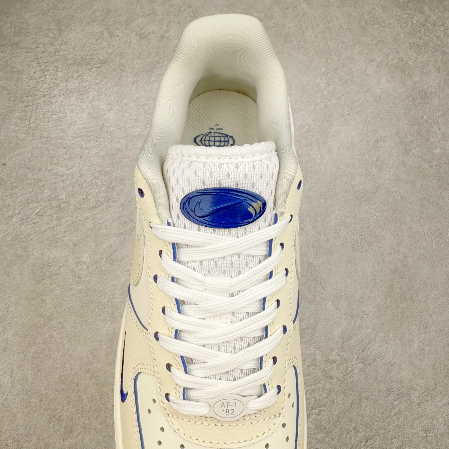 图片[5]-＃XT纯原 NK Air Force 1´07 Low 空军一号低帮百搭休闲运动板鞋 FB1839-111 顶级批次 2022全新楦头鞋型 鱼鳞大底 历时开发三个月 清洁度完美 二维码鞋标 内置芯片及solo气垫 大底高度及其弧度依照正品 钢印 logo刺绣 鞋口弧度 鞋头长度 鞋面冲孔 鞋垫背胶及钢印 完美鞋型对比正品 每一处都是细节满满 柔软、弹性十足的缓震性能和出色的中底设计 横跨复古与现代的外型结合 造就出风靡全球 三十多年的Force 1 直到今天还深受青睐 实拍调校N版已经零色差零失真 百分百还原实物色彩所见即所得 不存在货不对板色差等低级问题 选购参考实物拍摄 不混卖不参货 只用心做好货严格选品 承诺混一赔十 尺码：36 36.5 37.5 38 38.5 39 40 40.5 41 42 42.5 43 44 44.5 45-选品中心