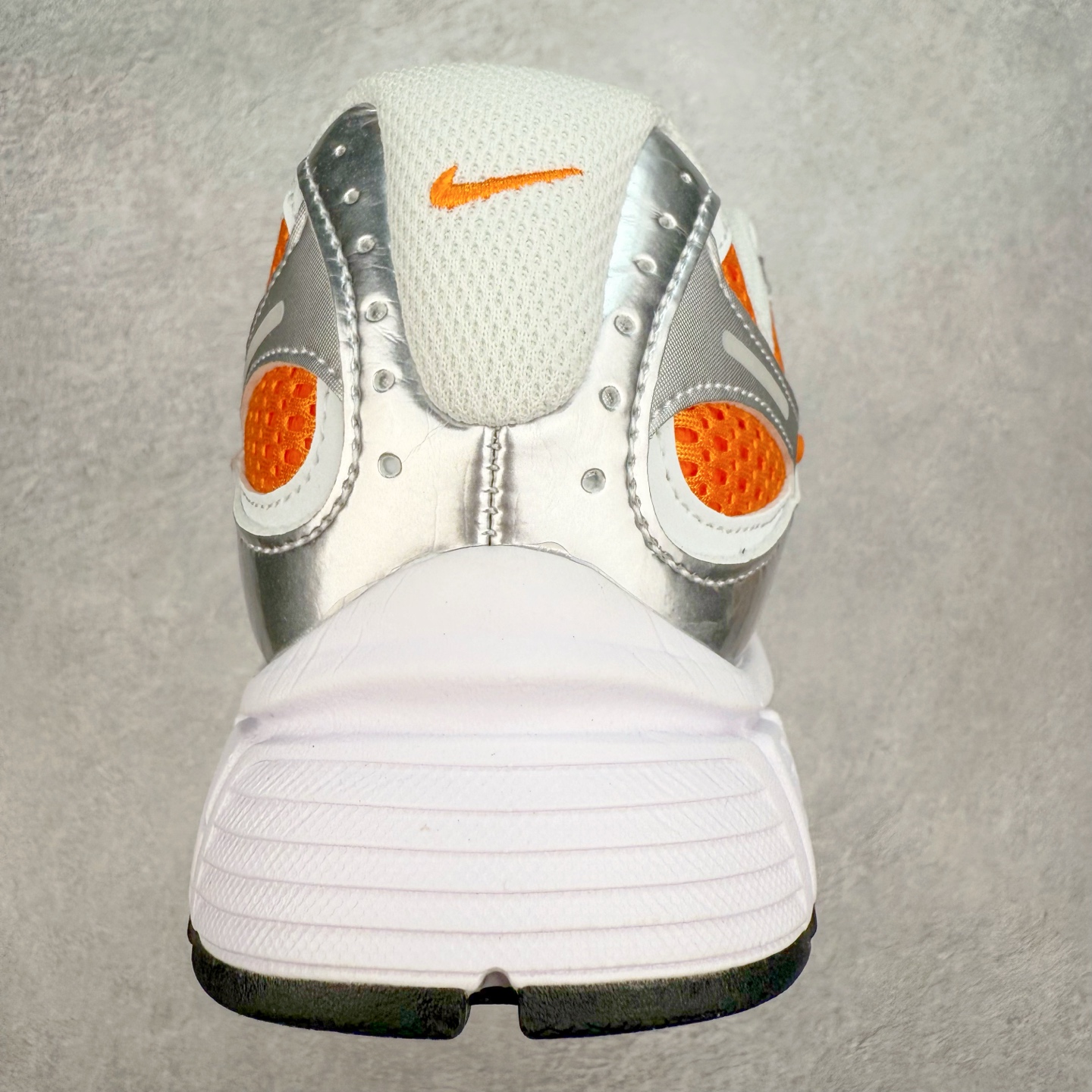 图片[8]-NK V5 RNR 舒适百搭防滑耐磨低帮跑步鞋 HJ5228-800 舒适有型适合日常穿着 该鞋款延续千禧年经典设计搭载泡绵中底 厚实而轻盈匠心细节巧搭立体耐克勾标志焕新演绎复古跑鞋 鞋款从千禧年美学汲取灵感 混搭多种材质突显层次感立体感和传统跑步风范 尺码：36 36.5 37.5 38 38.5 39 40 40.5 41 42 42.5 43 44 44.5 45-选品中心