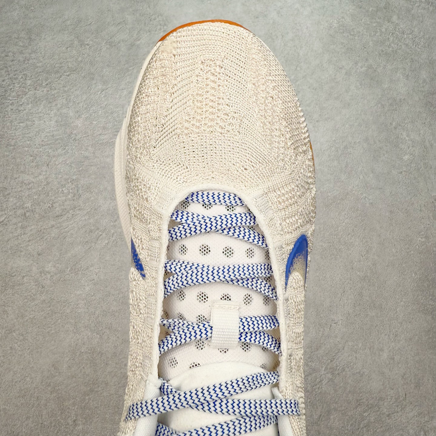 图片[4]-＃福利特价 NK G.T. Hustle 3 Blueprint EP 中底Mustang 缓震配置与前足 Zoom Strobel 缓震配置合体组成双重 Air Zoom 缓震配置为关键区域缔造澎湃弹力 前掌的 Air Zoom 气垫单元凭借出众的能量回馈助你保持运动状态 RadialKnit 鞋面首次应用于 Nike 篮球鞋，提供轻盈包裹效果，轻松跟上，你的运动节奏。穿上 G.T.Hustle3 助你在比赛最后关键时刻扭转势头。前足 AirZoom 缓震配置，带来出众能量回馈，助你轻松击败对手。尺码：36 36.5 37.5 38 38.5 39 40 40.5 41 42 42.5 43 44 44.5 45-选品中心