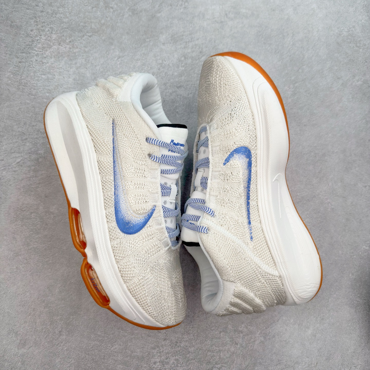 图片[3]-＃福利特价 NK G.T. Hustle 3 Blueprint EP 中底Mustang 缓震配置与前足 Zoom Strobel 缓震配置合体组成双重 Air Zoom 缓震配置为关键区域缔造澎湃弹力 前掌的 Air Zoom 气垫单元凭借出众的能量回馈助你保持运动状态 RadialKnit 鞋面首次应用于 Nike 篮球鞋，提供轻盈包裹效果，轻松跟上，你的运动节奏。穿上 G.T.Hustle3 助你在比赛最后关键时刻扭转势头。前足 AirZoom 缓震配置，带来出众能量回馈，助你轻松击败对手。尺码：36 36.5 37.5 38 38.5 39 40 40.5 41 42 42.5 43 44 44.5 45-选品中心