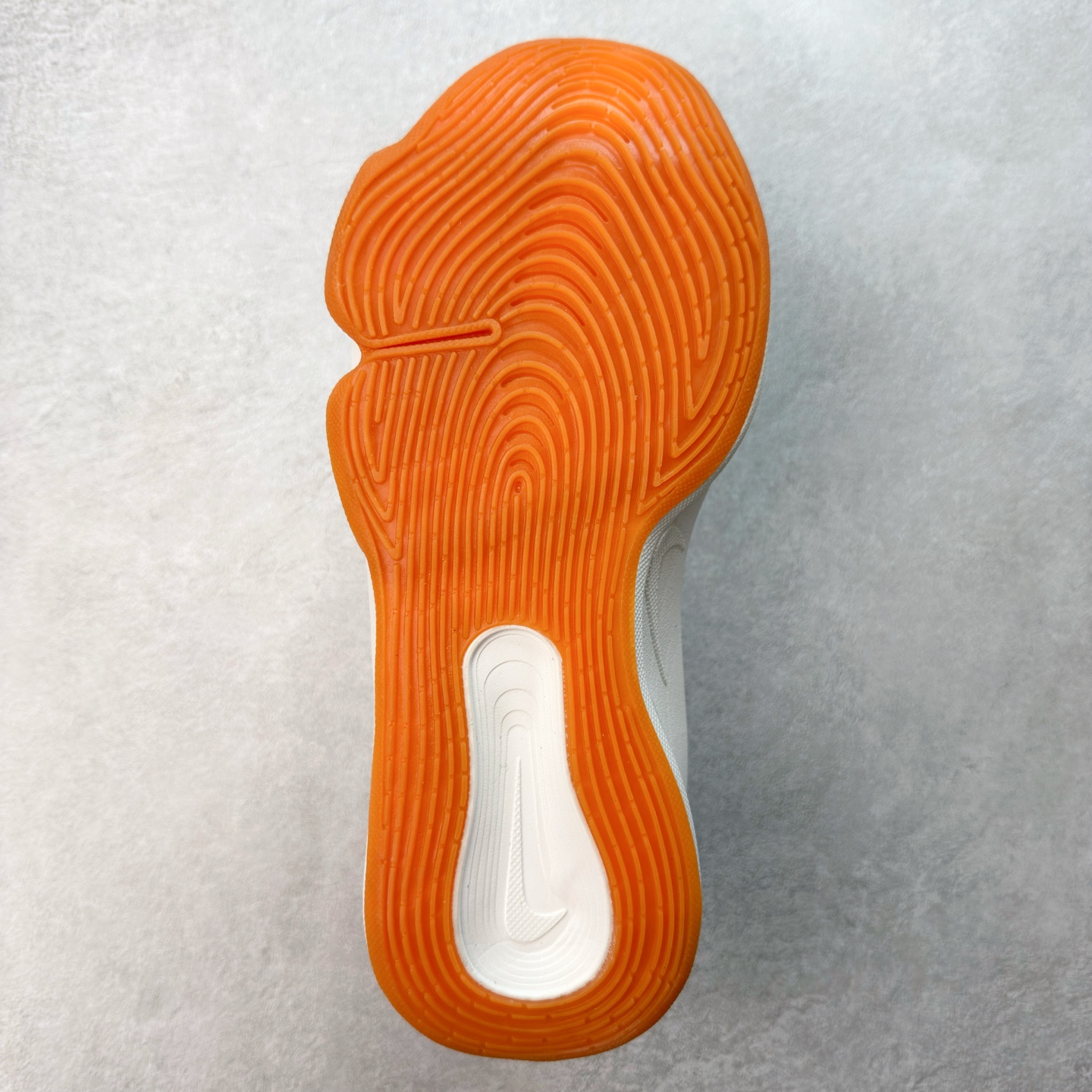 图片[9]-＃福利特价 NK G.T. Hustle 3 Blueprint EP 中底Mustang 缓震配置与前足 Zoom Strobel 缓震配置合体组成双重 Air Zoom 缓震配置为关键区域缔造澎湃弹力 前掌的 Air Zoom 气垫单元凭借出众的能量回馈助你保持运动状态 RadialKnit 鞋面首次应用于 Nike 篮球鞋，提供轻盈包裹效果，轻松跟上，你的运动节奏。穿上 G.T.Hustle3 助你在比赛最后关键时刻扭转势头。前足 AirZoom 缓震配置，带来出众能量回馈，助你轻松击败对手。尺码：36 36.5 37.5 38 38.5 39 40 40.5 41 42 42.5 43 44 44.5 45-选品中心