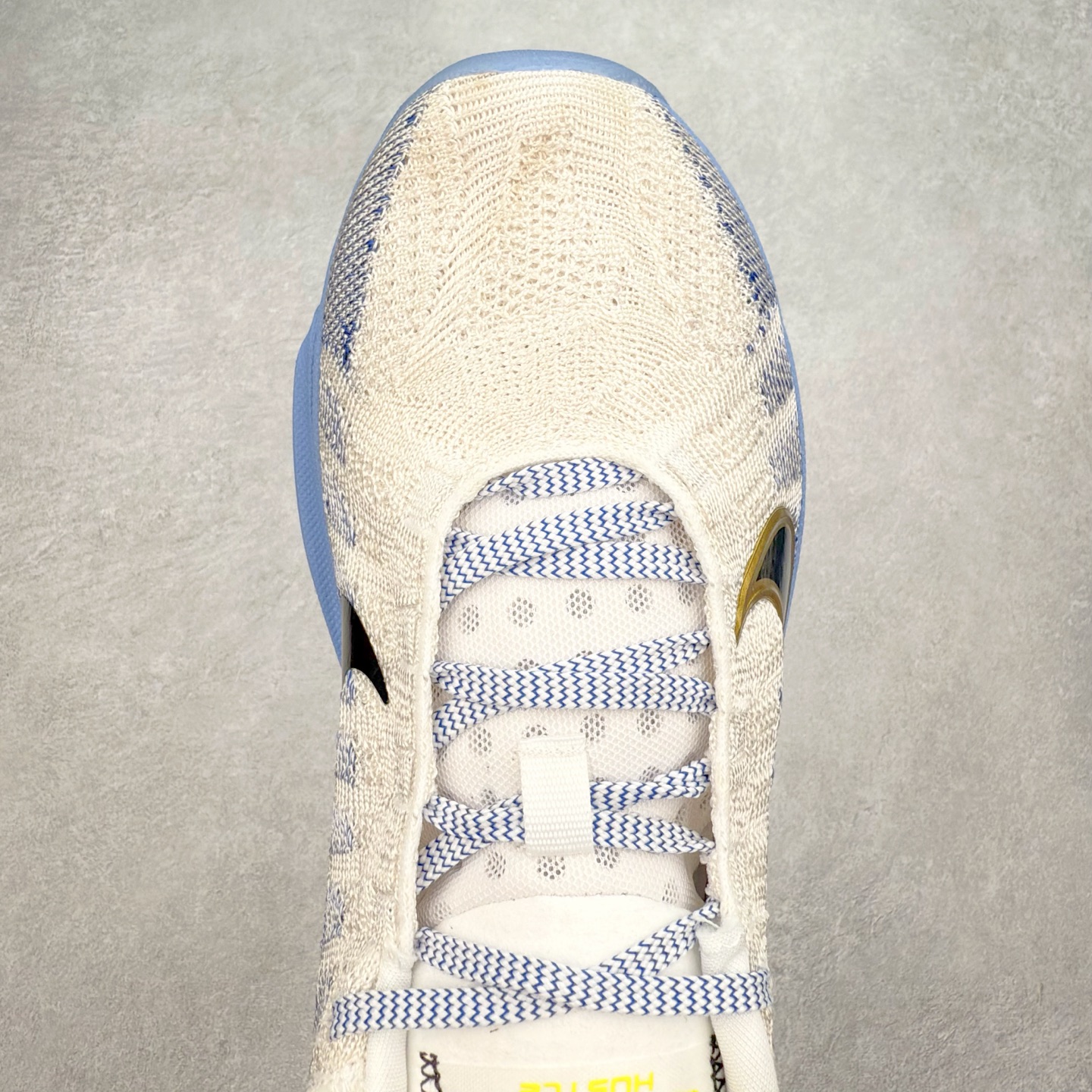 图片[4]-＃福利特价 NK G.T. Hustle 3 Blueprint EP 中底Mustang 缓震配置与前足 Zoom Strobel 缓震配置合体组成双重 Air Zoom 缓震配置为关键区域缔造澎湃弹力 前掌的 Air Zoom 气垫单元凭借出众的能量回馈助你保持运动状态 RadialKnit 鞋面首次应用于 Nike 篮球鞋，提供轻盈包裹效果，轻松跟上，你的运动节奏。穿上 G.T.Hustle3 助你在比赛最后关键时刻扭转势头。前足 AirZoom 缓震配置，带来出众能量回馈，助你轻松击败对手。尺码：36 36.5 37.5 38 38.5 39 40 40.5 41 42 42.5 43 44 44.5 45-选品中心