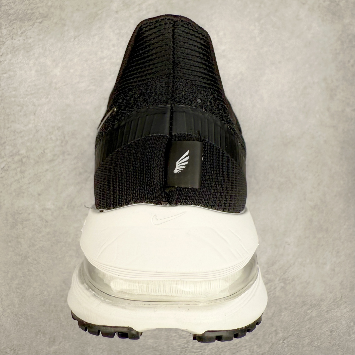 图片[8]-NK Pegasus Premium 飞马全掌气垫跑步运动鞋 气垫的究极进化 NIKE2025新王炸 • 在特有Air科技加持下，耐克带来全新Pegasus Premium。这款跑鞋在传承耐克飞马（Pegasus）系列标志性的缓震功能的同时，将首次搭载耐克的塑型可视化Air Zoom气垫单元。• 塑型Air Zoom气垫单元贴合脚部的自然轮廓，帮助跑者在从后跟到脚趾的过渡中能够有效传递力量，带来一种前所未有的轻盈、顺畅回馈体验。中底采用ZoomX泡绵，后跟则使用ReactX泡绵，为跑者提供稳定流畅的推进感。• 塑型可视化Air Zoom气垫单元和精心配置的泡绵组合，让Pegasus Premium成为耐克飞马系列中颇具能量回馈的鞋款。• 全新Pegasus Premium不仅展示了耐克势头强劲的创新周期，证明了其特有的Air科技的强大实力，更体现了耐克倾听和服务运动员的能力。尺码：36 36.5 37.5 38 38.5 39 40 40.5 41 42 42.5 43 44 44.5 45-选品中心