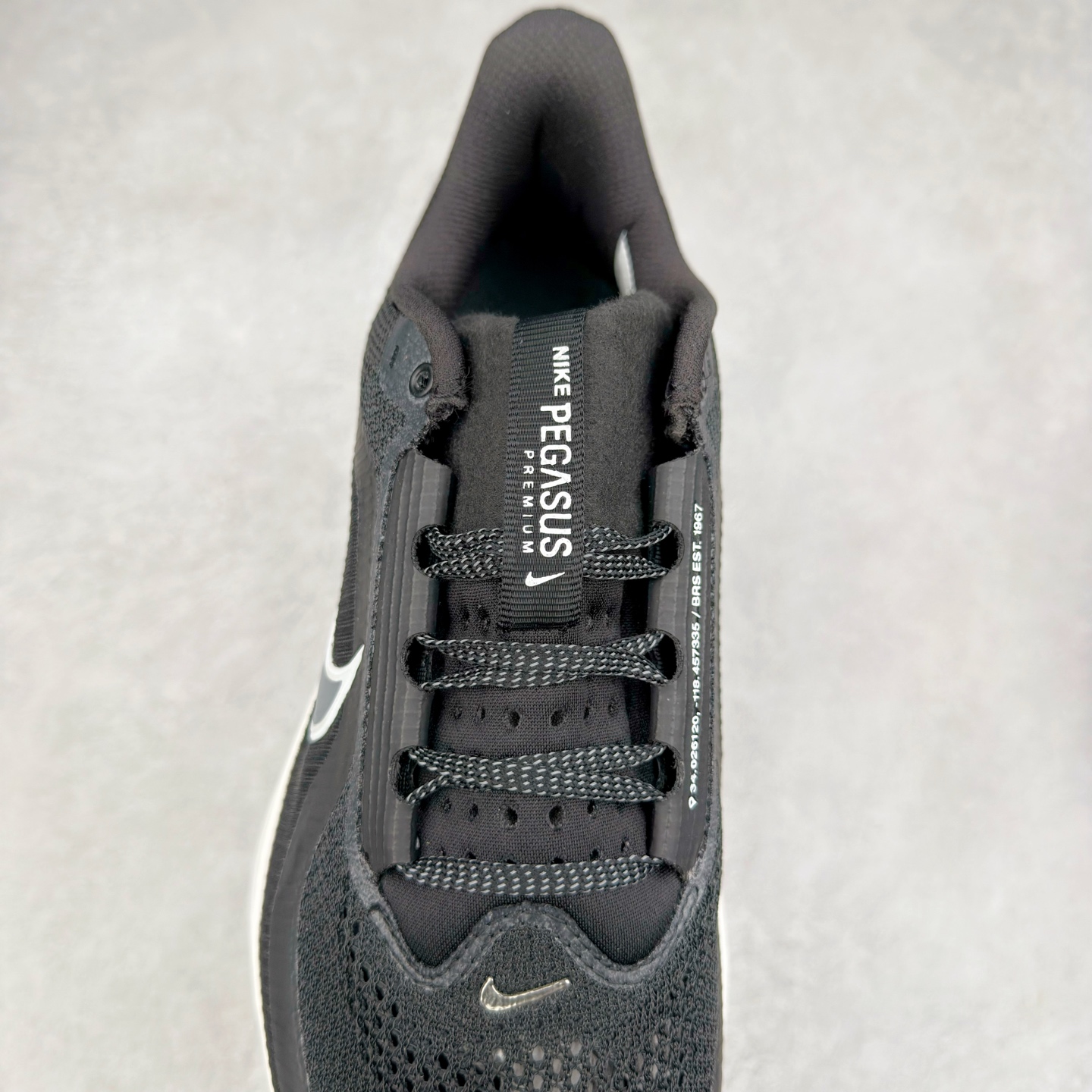 图片[5]-NK Pegasus Premium 飞马全掌气垫跑步运动鞋 气垫的究极进化 NIKE2025新王炸 • 在特有Air科技加持下，耐克带来全新Pegasus Premium。这款跑鞋在传承耐克飞马（Pegasus）系列标志性的缓震功能的同时，将首次搭载耐克的塑型可视化Air Zoom气垫单元。• 塑型Air Zoom气垫单元贴合脚部的自然轮廓，帮助跑者在从后跟到脚趾的过渡中能够有效传递力量，带来一种前所未有的轻盈、顺畅回馈体验。中底采用ZoomX泡绵，后跟则使用ReactX泡绵，为跑者提供稳定流畅的推进感。• 塑型可视化Air Zoom气垫单元和精心配置的泡绵组合，让Pegasus Premium成为耐克飞马系列中颇具能量回馈的鞋款。• 全新Pegasus Premium不仅展示了耐克势头强劲的创新周期，证明了其特有的Air科技的强大实力，更体现了耐克倾听和服务运动员的能力。尺码：36 36.5 37.5 38 38.5 39 40 40.5 41 42 42.5 43 44 44.5 45-选品中心