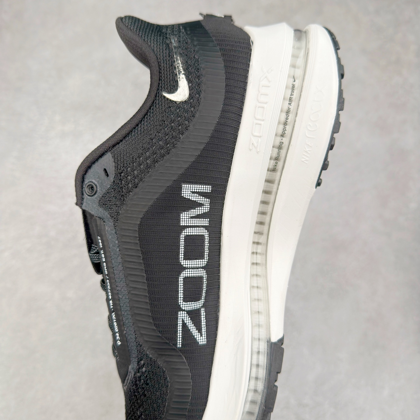 图片[7]-NK Pegasus Premium 飞马全掌气垫跑步运动鞋 气垫的究极进化 NIKE2025新王炸 • 在特有Air科技加持下，耐克带来全新Pegasus Premium。这款跑鞋在传承耐克飞马（Pegasus）系列标志性的缓震功能的同时，将首次搭载耐克的塑型可视化Air Zoom气垫单元。• 塑型Air Zoom气垫单元贴合脚部的自然轮廓，帮助跑者在从后跟到脚趾的过渡中能够有效传递力量，带来一种前所未有的轻盈、顺畅回馈体验。中底采用ZoomX泡绵，后跟则使用ReactX泡绵，为跑者提供稳定流畅的推进感。• 塑型可视化Air Zoom气垫单元和精心配置的泡绵组合，让Pegasus Premium成为耐克飞马系列中颇具能量回馈的鞋款。• 全新Pegasus Premium不仅展示了耐克势头强劲的创新周期，证明了其特有的Air科技的强大实力，更体现了耐克倾听和服务运动员的能力。尺码：36 36.5 37.5 38 38.5 39 40 40.5 41 42 42.5 43 44 44.5 45-选品中心