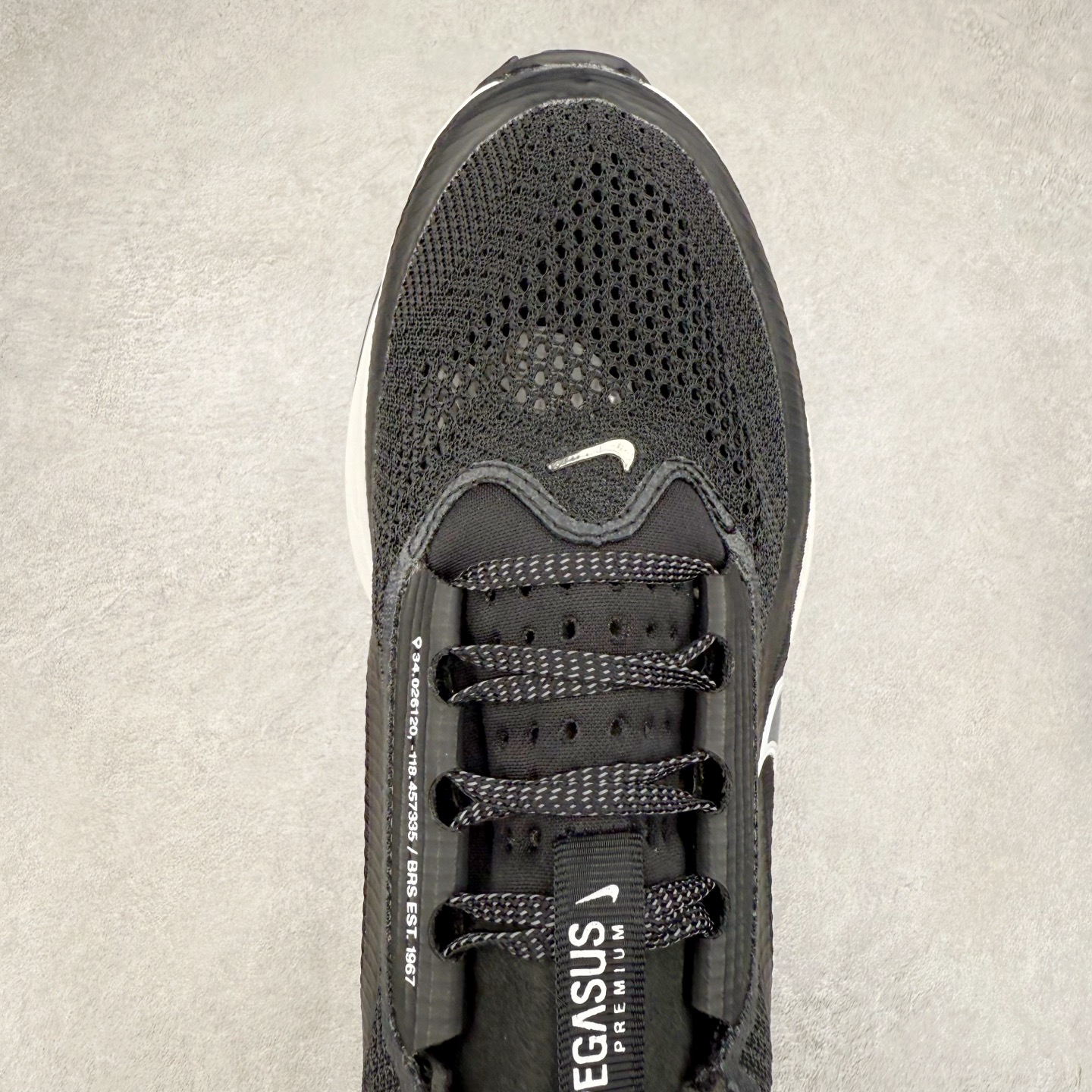 图片[4]-NK Pegasus Premium 飞马全掌气垫跑步运动鞋 气垫的究极进化 NIKE2025新王炸 • 在特有Air科技加持下，耐克带来全新Pegasus Premium。这款跑鞋在传承耐克飞马（Pegasus）系列标志性的缓震功能的同时，将首次搭载耐克的塑型可视化Air Zoom气垫单元。• 塑型Air Zoom气垫单元贴合脚部的自然轮廓，帮助跑者在从后跟到脚趾的过渡中能够有效传递力量，带来一种前所未有的轻盈、顺畅回馈体验。中底采用ZoomX泡绵，后跟则使用ReactX泡绵，为跑者提供稳定流畅的推进感。• 塑型可视化Air Zoom气垫单元和精心配置的泡绵组合，让Pegasus Premium成为耐克飞马系列中颇具能量回馈的鞋款。• 全新Pegasus Premium不仅展示了耐克势头强劲的创新周期，证明了其特有的Air科技的强大实力，更体现了耐克倾听和服务运动员的能力。尺码：36 36.5 37.5 38 38.5 39 40 40.5 41 42 42.5 43 44 44.5 45-选品中心