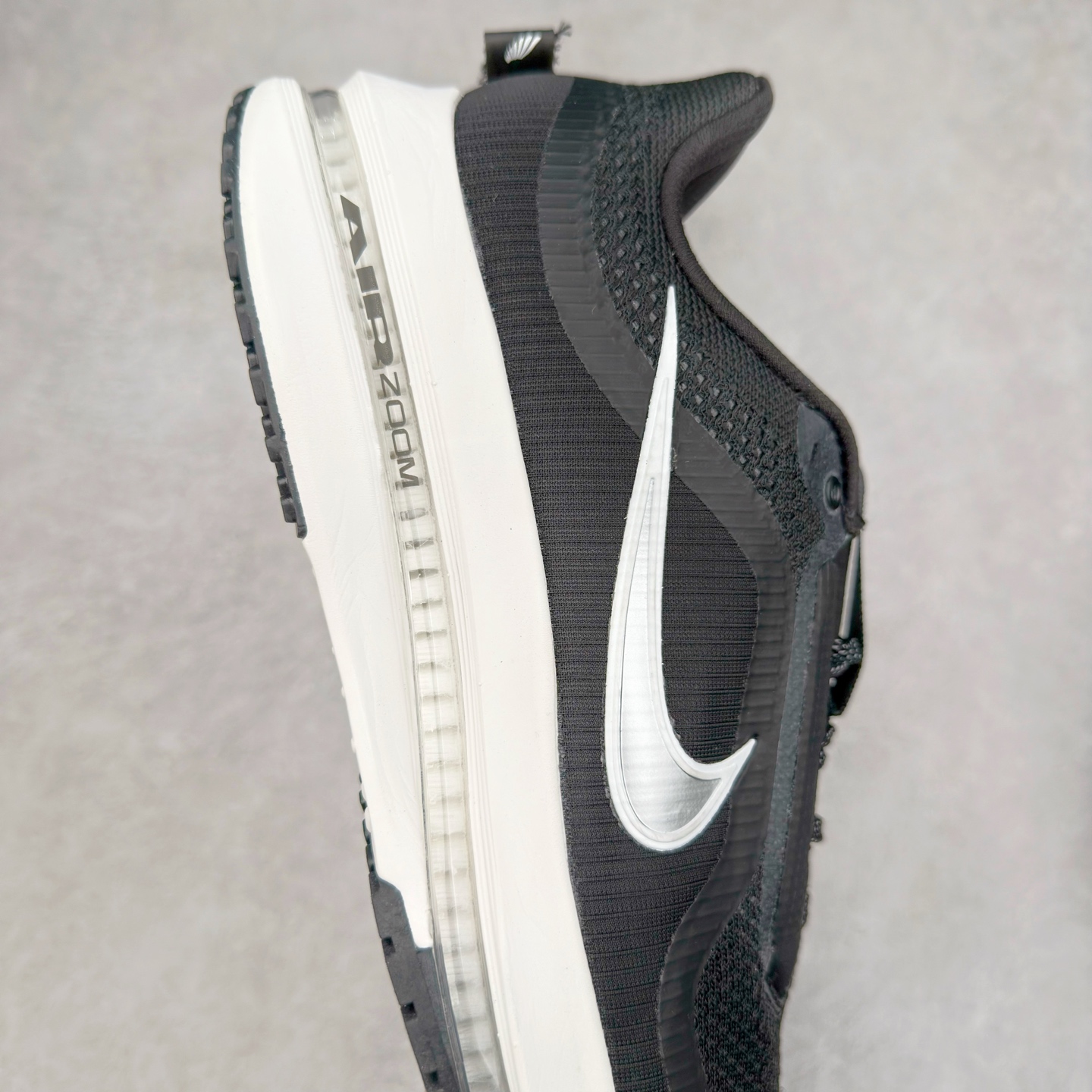 图片[6]-NK Pegasus Premium 飞马全掌气垫跑步运动鞋 气垫的究极进化 NIKE2025新王炸 • 在特有Air科技加持下，耐克带来全新Pegasus Premium。这款跑鞋在传承耐克飞马（Pegasus）系列标志性的缓震功能的同时，将首次搭载耐克的塑型可视化Air Zoom气垫单元。• 塑型Air Zoom气垫单元贴合脚部的自然轮廓，帮助跑者在从后跟到脚趾的过渡中能够有效传递力量，带来一种前所未有的轻盈、顺畅回馈体验。中底采用ZoomX泡绵，后跟则使用ReactX泡绵，为跑者提供稳定流畅的推进感。• 塑型可视化Air Zoom气垫单元和精心配置的泡绵组合，让Pegasus Premium成为耐克飞马系列中颇具能量回馈的鞋款。• 全新Pegasus Premium不仅展示了耐克势头强劲的创新周期，证明了其特有的Air科技的强大实力，更体现了耐克倾听和服务运动员的能力。尺码：36 36.5 37.5 38 38.5 39 40 40.5 41 42 42.5 43 44 44.5 45-选品中心