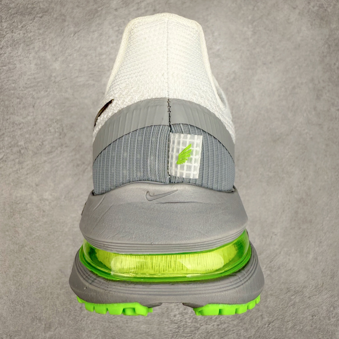 图片[8]-NK Pegasus Premium 飞马全掌气垫跑步运动鞋 气垫的究极进化 NIKE2025新王炸 • 在特有Air科技加持下，耐克带来全新Pegasus Premium。这款跑鞋在传承耐克飞马（Pegasus）系列标志性的缓震功能的同时，将首次搭载耐克的塑型可视化Air Zoom气垫单元。• 塑型Air Zoom气垫单元贴合脚部的自然轮廓，帮助跑者在从后跟到脚趾的过渡中能够有效传递力量，带来一种前所未有的轻盈、顺畅回馈体验。中底采用ZoomX泡绵，后跟则使用ReactX泡绵，为跑者提供稳定流畅的推进感。• 塑型可视化Air Zoom气垫单元和精心配置的泡绵组合，让Pegasus Premium成为耐克飞马系列中颇具能量回馈的鞋款。• 全新Pegasus Premium不仅展示了耐克势头强劲的创新周期，证明了其特有的Air科技的强大实力，更体现了耐克倾听和服务运动员的能力。尺码：36 36.5 37.5 38 38.5 39 40 40.5 41 42 42.5 43 44 44.5 45-选品中心