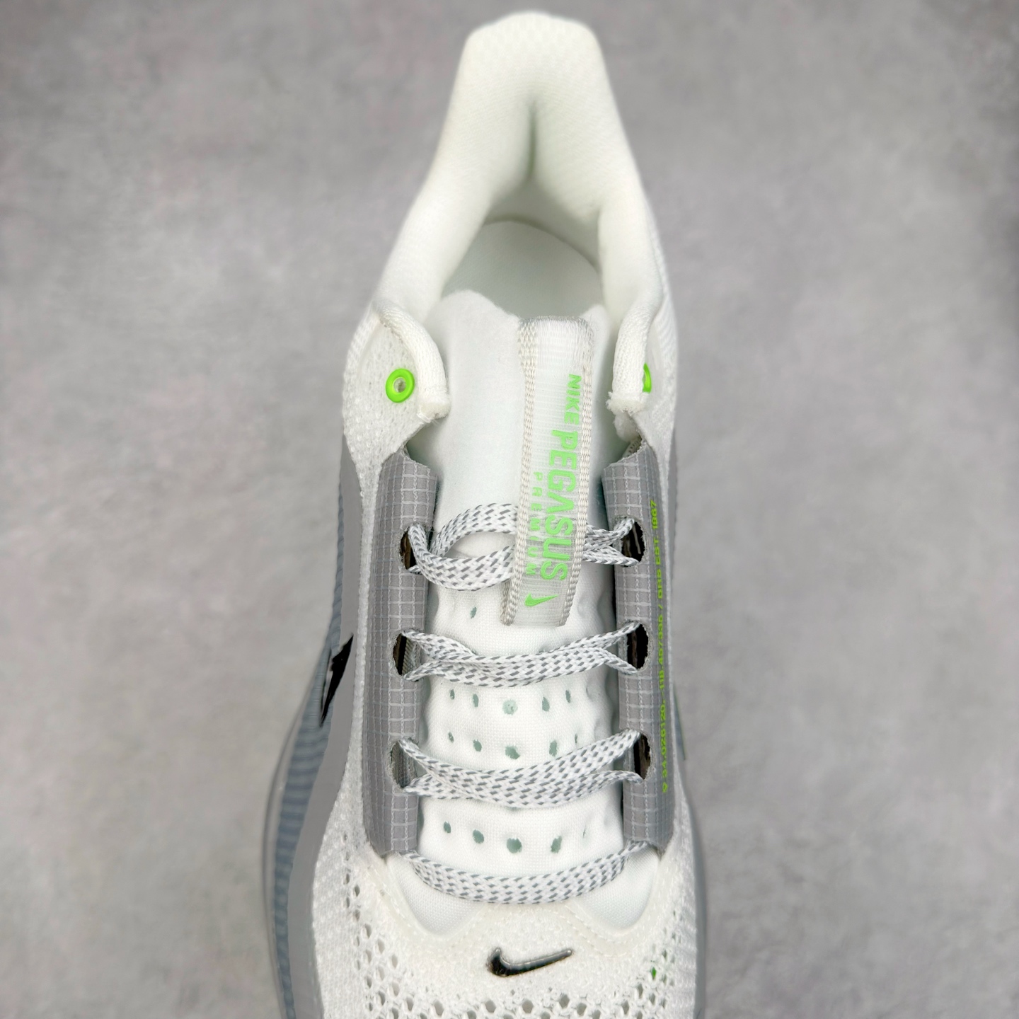 图片[5]-NK Pegasus Premium 飞马全掌气垫跑步运动鞋 气垫的究极进化 NIKE2025新王炸 • 在特有Air科技加持下，耐克带来全新Pegasus Premium。这款跑鞋在传承耐克飞马（Pegasus）系列标志性的缓震功能的同时，将首次搭载耐克的塑型可视化Air Zoom气垫单元。• 塑型Air Zoom气垫单元贴合脚部的自然轮廓，帮助跑者在从后跟到脚趾的过渡中能够有效传递力量，带来一种前所未有的轻盈、顺畅回馈体验。中底采用ZoomX泡绵，后跟则使用ReactX泡绵，为跑者提供稳定流畅的推进感。• 塑型可视化Air Zoom气垫单元和精心配置的泡绵组合，让Pegasus Premium成为耐克飞马系列中颇具能量回馈的鞋款。• 全新Pegasus Premium不仅展示了耐克势头强劲的创新周期，证明了其特有的Air科技的强大实力，更体现了耐克倾听和服务运动员的能力。尺码：36 36.5 37.5 38 38.5 39 40 40.5 41 42 42.5 43 44 44.5 45-选品中心