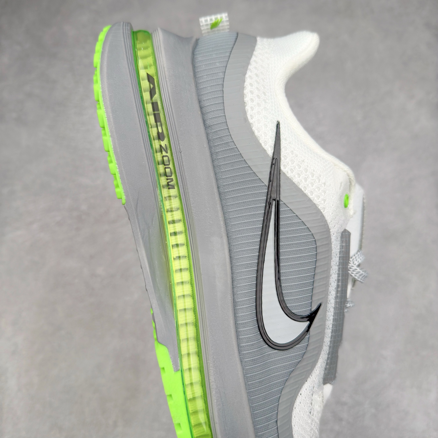 图片[6]-NK Pegasus Premium 飞马全掌气垫跑步运动鞋 气垫的究极进化 NIKE2025新王炸 • 在特有Air科技加持下，耐克带来全新Pegasus Premium。这款跑鞋在传承耐克飞马（Pegasus）系列标志性的缓震功能的同时，将首次搭载耐克的塑型可视化Air Zoom气垫单元。• 塑型Air Zoom气垫单元贴合脚部的自然轮廓，帮助跑者在从后跟到脚趾的过渡中能够有效传递力量，带来一种前所未有的轻盈、顺畅回馈体验。中底采用ZoomX泡绵，后跟则使用ReactX泡绵，为跑者提供稳定流畅的推进感。• 塑型可视化Air Zoom气垫单元和精心配置的泡绵组合，让Pegasus Premium成为耐克飞马系列中颇具能量回馈的鞋款。• 全新Pegasus Premium不仅展示了耐克势头强劲的创新周期，证明了其特有的Air科技的强大实力，更体现了耐克倾听和服务运动员的能力。尺码：36 36.5 37.5 38 38.5 39 40 40.5 41 42 42.5 43 44 44.5 45-选品中心