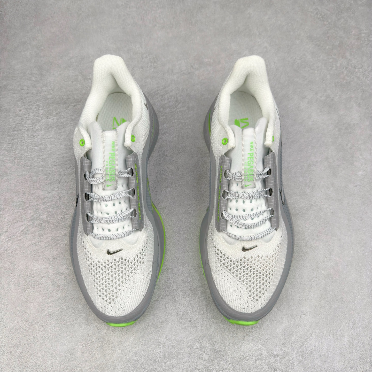 图片[2]-NK Pegasus Premium 飞马全掌气垫跑步运动鞋 气垫的究极进化 NIKE2025新王炸 • 在特有Air科技加持下，耐克带来全新Pegasus Premium。这款跑鞋在传承耐克飞马（Pegasus）系列标志性的缓震功能的同时，将首次搭载耐克的塑型可视化Air Zoom气垫单元。• 塑型Air Zoom气垫单元贴合脚部的自然轮廓，帮助跑者在从后跟到脚趾的过渡中能够有效传递力量，带来一种前所未有的轻盈、顺畅回馈体验。中底采用ZoomX泡绵，后跟则使用ReactX泡绵，为跑者提供稳定流畅的推进感。• 塑型可视化Air Zoom气垫单元和精心配置的泡绵组合，让Pegasus Premium成为耐克飞马系列中颇具能量回馈的鞋款。• 全新Pegasus Premium不仅展示了耐克势头强劲的创新周期，证明了其特有的Air科技的强大实力，更体现了耐克倾听和服务运动员的能力。尺码：36 36.5 37.5 38 38.5 39 40 40.5 41 42 42.5 43 44 44.5 45-选品中心