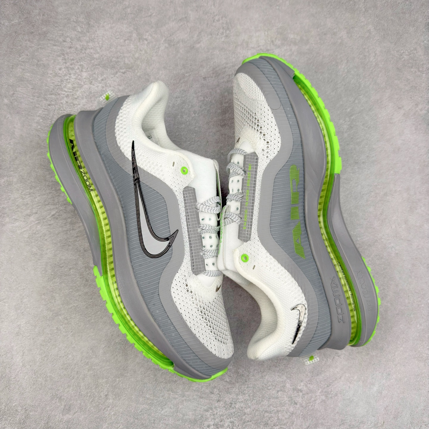 图片[3]-NK Pegasus Premium 飞马全掌气垫跑步运动鞋 气垫的究极进化 NIKE2025新王炸 • 在特有Air科技加持下，耐克带来全新Pegasus Premium。这款跑鞋在传承耐克飞马（Pegasus）系列标志性的缓震功能的同时，将首次搭载耐克的塑型可视化Air Zoom气垫单元。• 塑型Air Zoom气垫单元贴合脚部的自然轮廓，帮助跑者在从后跟到脚趾的过渡中能够有效传递力量，带来一种前所未有的轻盈、顺畅回馈体验。中底采用ZoomX泡绵，后跟则使用ReactX泡绵，为跑者提供稳定流畅的推进感。• 塑型可视化Air Zoom气垫单元和精心配置的泡绵组合，让Pegasus Premium成为耐克飞马系列中颇具能量回馈的鞋款。• 全新Pegasus Premium不仅展示了耐克势头强劲的创新周期，证明了其特有的Air科技的强大实力，更体现了耐克倾听和服务运动员的能力。尺码：36 36.5 37.5 38 38.5 39 40 40.5 41 42 42.5 43 44 44.5 45-选品中心