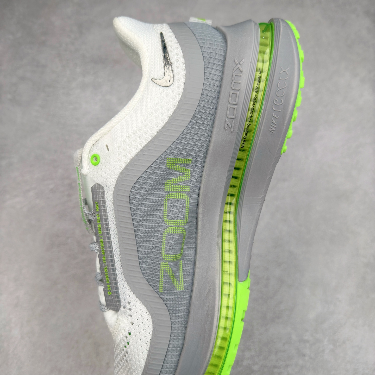 图片[7]-NK Pegasus Premium 飞马全掌气垫跑步运动鞋 气垫的究极进化 NIKE2025新王炸 • 在特有Air科技加持下，耐克带来全新Pegasus Premium。这款跑鞋在传承耐克飞马（Pegasus）系列标志性的缓震功能的同时，将首次搭载耐克的塑型可视化Air Zoom气垫单元。• 塑型Air Zoom气垫单元贴合脚部的自然轮廓，帮助跑者在从后跟到脚趾的过渡中能够有效传递力量，带来一种前所未有的轻盈、顺畅回馈体验。中底采用ZoomX泡绵，后跟则使用ReactX泡绵，为跑者提供稳定流畅的推进感。• 塑型可视化Air Zoom气垫单元和精心配置的泡绵组合，让Pegasus Premium成为耐克飞马系列中颇具能量回馈的鞋款。• 全新Pegasus Premium不仅展示了耐克势头强劲的创新周期，证明了其特有的Air科技的强大实力，更体现了耐克倾听和服务运动员的能力。尺码：36 36.5 37.5 38 38.5 39 40 40.5 41 42 42.5 43 44 44.5 45-选品中心