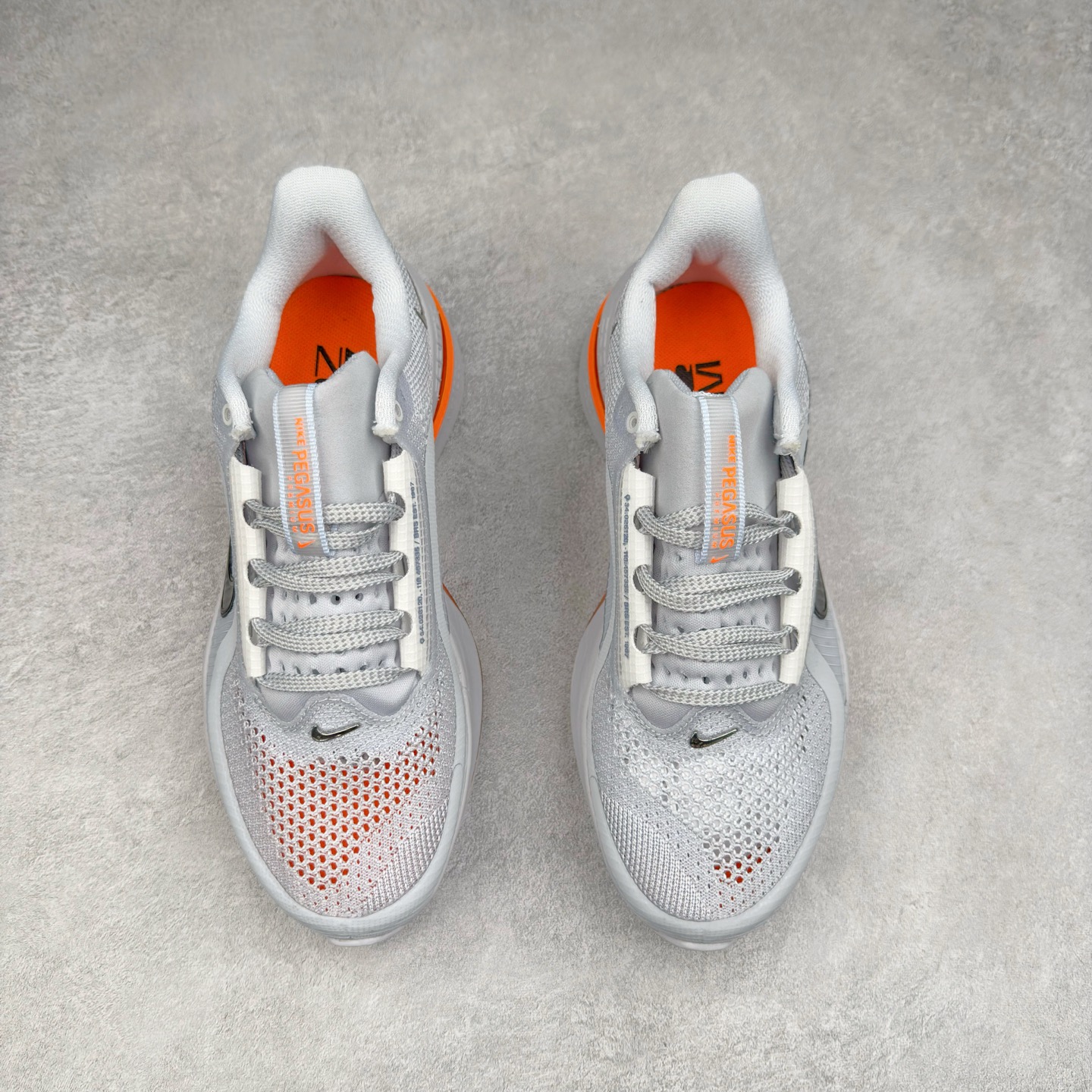 图片[2]-NK Pegasus Premium 飞马全掌气垫跑步运动鞋 气垫的究极进化 NIKE2025新王炸 • 在特有Air科技加持下，耐克带来全新Pegasus Premium。这款跑鞋在传承耐克飞马（Pegasus）系列标志性的缓震功能的同时，将首次搭载耐克的塑型可视化Air Zoom气垫单元。• 塑型Air Zoom气垫单元贴合脚部的自然轮廓，帮助跑者在从后跟到脚趾的过渡中能够有效传递力量，带来一种前所未有的轻盈、顺畅回馈体验。中底采用ZoomX泡绵，后跟则使用ReactX泡绵，为跑者提供稳定流畅的推进感。• 塑型可视化Air Zoom气垫单元和精心配置的泡绵组合，让Pegasus Premium成为耐克飞马系列中颇具能量回馈的鞋款。• 全新Pegasus Premium不仅展示了耐克势头强劲的创新周期，证明了其特有的Air科技的强大实力，更体现了耐克倾听和服务运动员的能力。尺码：36 36.5 37.5 38 38.5 39 40 40.5 41 42 42.5 43 44 44.5 45-选品中心