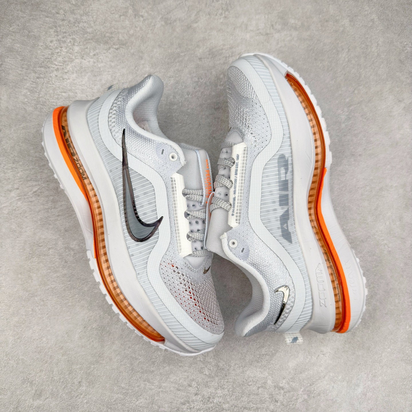 图片[3]-NK Pegasus Premium 飞马全掌气垫跑步运动鞋 气垫的究极进化 NIKE2025新王炸 • 在特有Air科技加持下，耐克带来全新Pegasus Premium。这款跑鞋在传承耐克飞马（Pegasus）系列标志性的缓震功能的同时，将首次搭载耐克的塑型可视化Air Zoom气垫单元。• 塑型Air Zoom气垫单元贴合脚部的自然轮廓，帮助跑者在从后跟到脚趾的过渡中能够有效传递力量，带来一种前所未有的轻盈、顺畅回馈体验。中底采用ZoomX泡绵，后跟则使用ReactX泡绵，为跑者提供稳定流畅的推进感。• 塑型可视化Air Zoom气垫单元和精心配置的泡绵组合，让Pegasus Premium成为耐克飞马系列中颇具能量回馈的鞋款。• 全新Pegasus Premium不仅展示了耐克势头强劲的创新周期，证明了其特有的Air科技的强大实力，更体现了耐克倾听和服务运动员的能力。尺码：36 36.5 37.5 38 38.5 39 40 40.5 41 42 42.5 43 44 44.5 45-选品中心