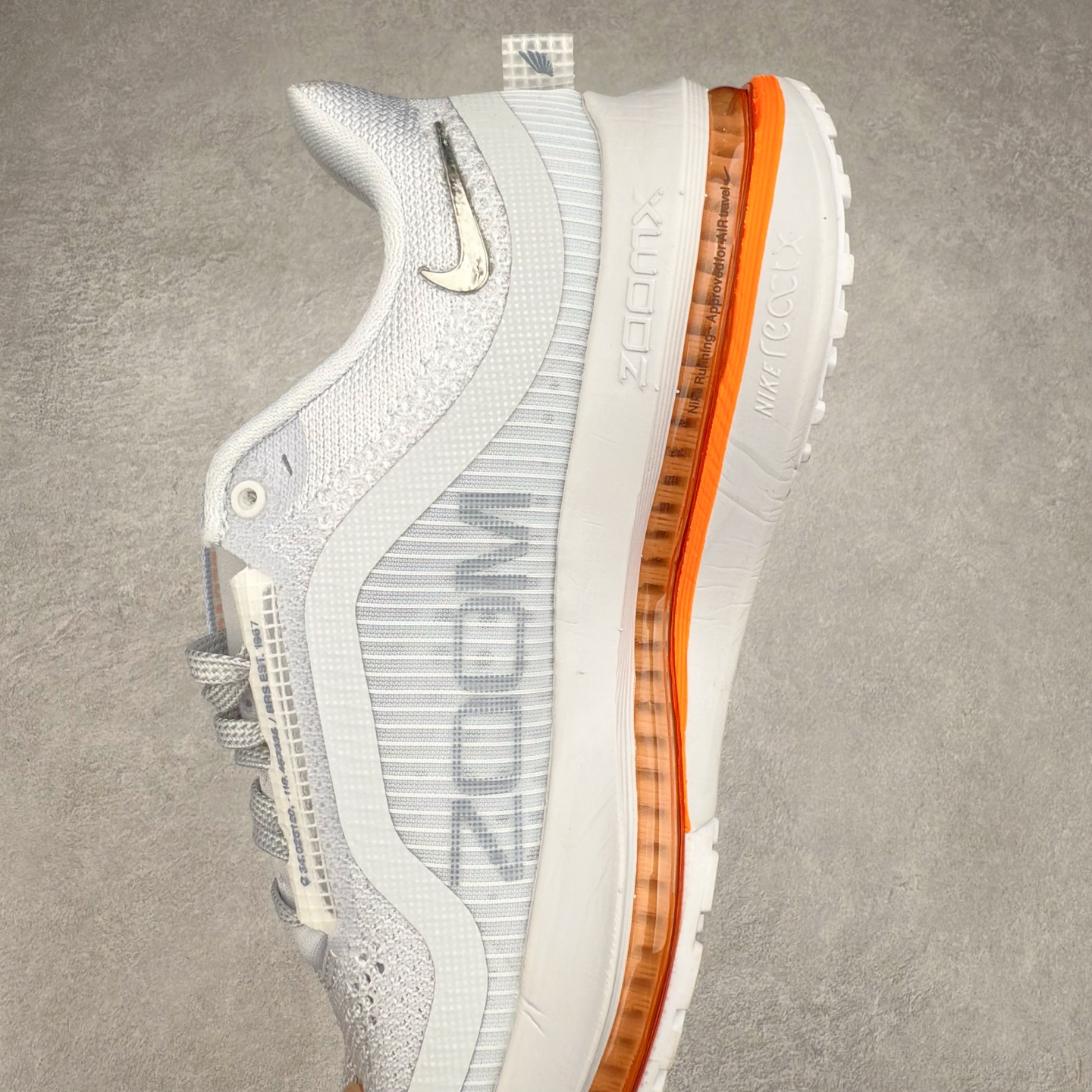 图片[7]-NK Pegasus Premium 飞马全掌气垫跑步运动鞋 气垫的究极进化 NIKE2025新王炸 • 在特有Air科技加持下，耐克带来全新Pegasus Premium。这款跑鞋在传承耐克飞马（Pegasus）系列标志性的缓震功能的同时，将首次搭载耐克的塑型可视化Air Zoom气垫单元。• 塑型Air Zoom气垫单元贴合脚部的自然轮廓，帮助跑者在从后跟到脚趾的过渡中能够有效传递力量，带来一种前所未有的轻盈、顺畅回馈体验。中底采用ZoomX泡绵，后跟则使用ReactX泡绵，为跑者提供稳定流畅的推进感。• 塑型可视化Air Zoom气垫单元和精心配置的泡绵组合，让Pegasus Premium成为耐克飞马系列中颇具能量回馈的鞋款。• 全新Pegasus Premium不仅展示了耐克势头强劲的创新周期，证明了其特有的Air科技的强大实力，更体现了耐克倾听和服务运动员的能力。尺码：36 36.5 37.5 38 38.5 39 40 40.5 41 42 42.5 43 44 44.5 45-选品中心