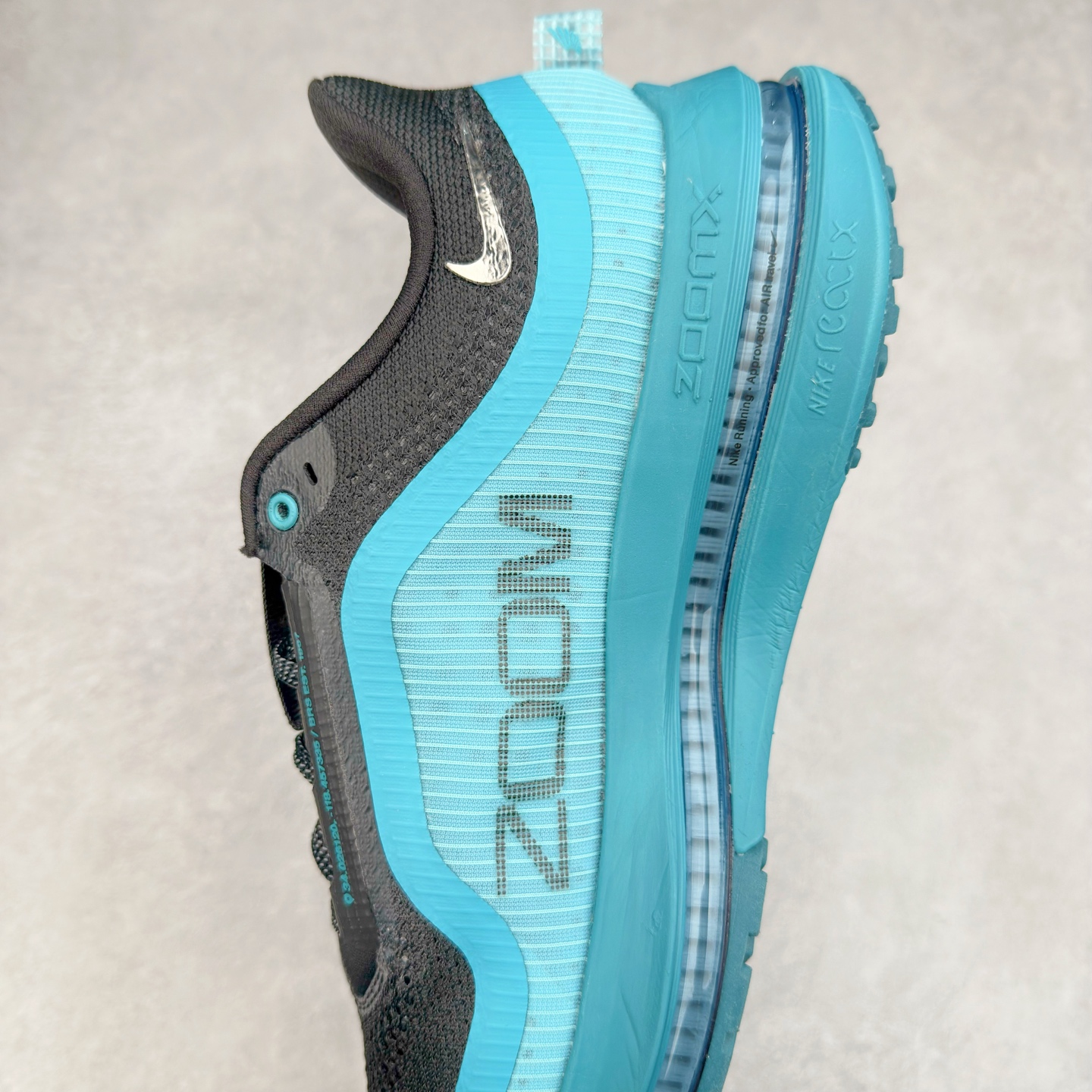 图片[7]-NK Pegasus Premium 飞马全掌气垫跑步运动鞋 气垫的究极进化 NIKE2025新王炸 • 在特有Air科技加持下，耐克带来全新Pegasus Premium。这款跑鞋在传承耐克飞马（Pegasus）系列标志性的缓震功能的同时，将首次搭载耐克的塑型可视化Air Zoom气垫单元。• 塑型Air Zoom气垫单元贴合脚部的自然轮廓，帮助跑者在从后跟到脚趾的过渡中能够有效传递力量，带来一种前所未有的轻盈、顺畅回馈体验。中底采用ZoomX泡绵，后跟则使用ReactX泡绵，为跑者提供稳定流畅的推进感。• 塑型可视化Air Zoom气垫单元和精心配置的泡绵组合，让Pegasus Premium成为耐克飞马系列中颇具能量回馈的鞋款。• 全新Pegasus Premium不仅展示了耐克势头强劲的创新周期，证明了其特有的Air科技的强大实力，更体现了耐克倾听和服务运动员的能力。尺码：36 36.5 37.5 38 38.5 39 40 40.5 41 42 42.5 43 44 44.5 45-选品中心