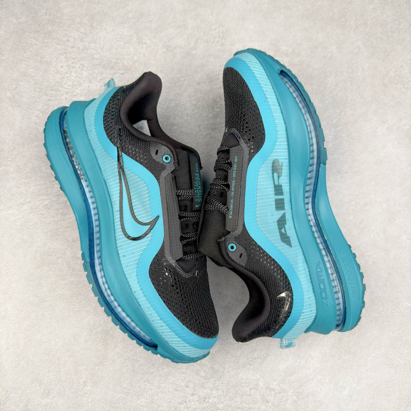 图片[3]-NK Pegasus Premium 飞马全掌气垫跑步运动鞋 气垫的究极进化 NIKE2025新王炸 • 在特有Air科技加持下，耐克带来全新Pegasus Premium。这款跑鞋在传承耐克飞马（Pegasus）系列标志性的缓震功能的同时，将首次搭载耐克的塑型可视化Air Zoom气垫单元。• 塑型Air Zoom气垫单元贴合脚部的自然轮廓，帮助跑者在从后跟到脚趾的过渡中能够有效传递力量，带来一种前所未有的轻盈、顺畅回馈体验。中底采用ZoomX泡绵，后跟则使用ReactX泡绵，为跑者提供稳定流畅的推进感。• 塑型可视化Air Zoom气垫单元和精心配置的泡绵组合，让Pegasus Premium成为耐克飞马系列中颇具能量回馈的鞋款。• 全新Pegasus Premium不仅展示了耐克势头强劲的创新周期，证明了其特有的Air科技的强大实力，更体现了耐克倾听和服务运动员的能力。尺码：36 36.5 37.5 38 38.5 39 40 40.5 41 42 42.5 43 44 44.5 45-选品中心