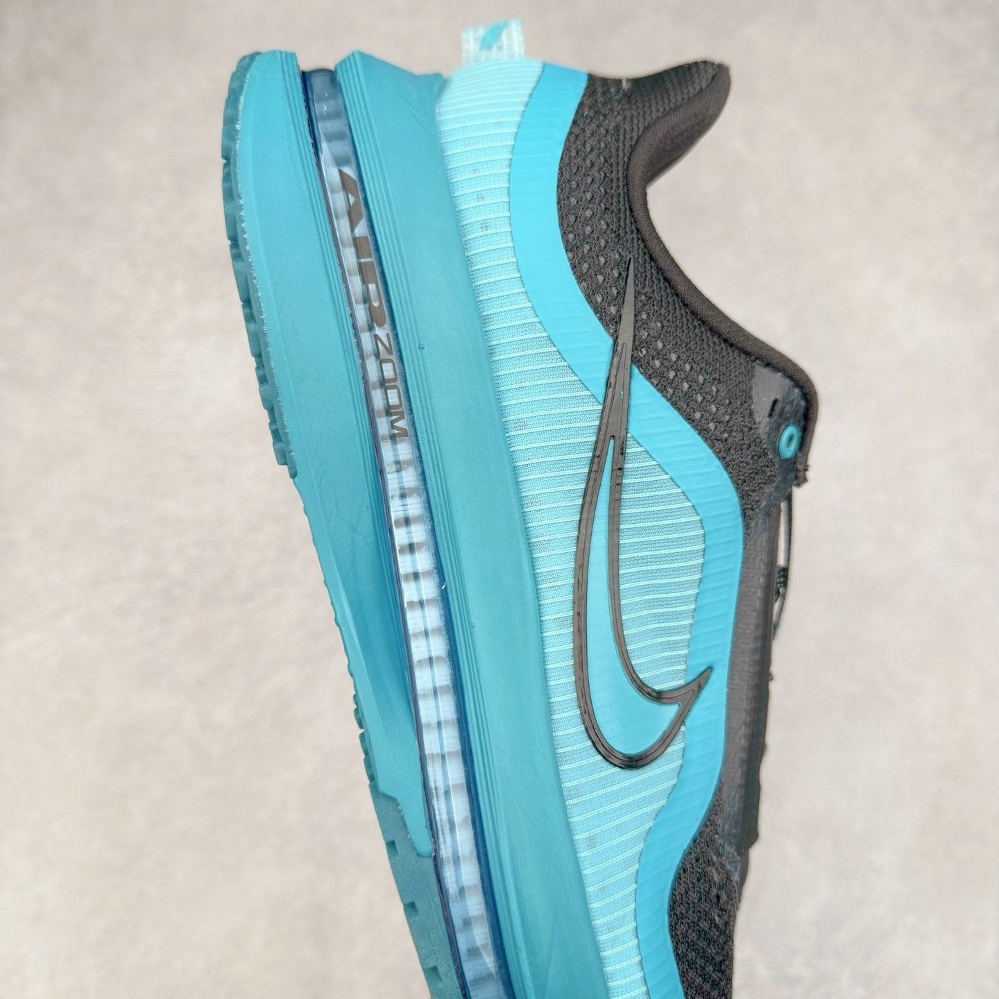 图片[6]-NK Pegasus Premium 飞马全掌气垫跑步运动鞋 气垫的究极进化 NIKE2025新王炸 • 在特有Air科技加持下，耐克带来全新Pegasus Premium。这款跑鞋在传承耐克飞马（Pegasus）系列标志性的缓震功能的同时，将首次搭载耐克的塑型可视化Air Zoom气垫单元。• 塑型Air Zoom气垫单元贴合脚部的自然轮廓，帮助跑者在从后跟到脚趾的过渡中能够有效传递力量，带来一种前所未有的轻盈、顺畅回馈体验。中底采用ZoomX泡绵，后跟则使用ReactX泡绵，为跑者提供稳定流畅的推进感。• 塑型可视化Air Zoom气垫单元和精心配置的泡绵组合，让Pegasus Premium成为耐克飞马系列中颇具能量回馈的鞋款。• 全新Pegasus Premium不仅展示了耐克势头强劲的创新周期，证明了其特有的Air科技的强大实力，更体现了耐克倾听和服务运动员的能力。尺码：36 36.5 37.5 38 38.5 39 40 40.5 41 42 42.5 43 44 44.5 45-选品中心