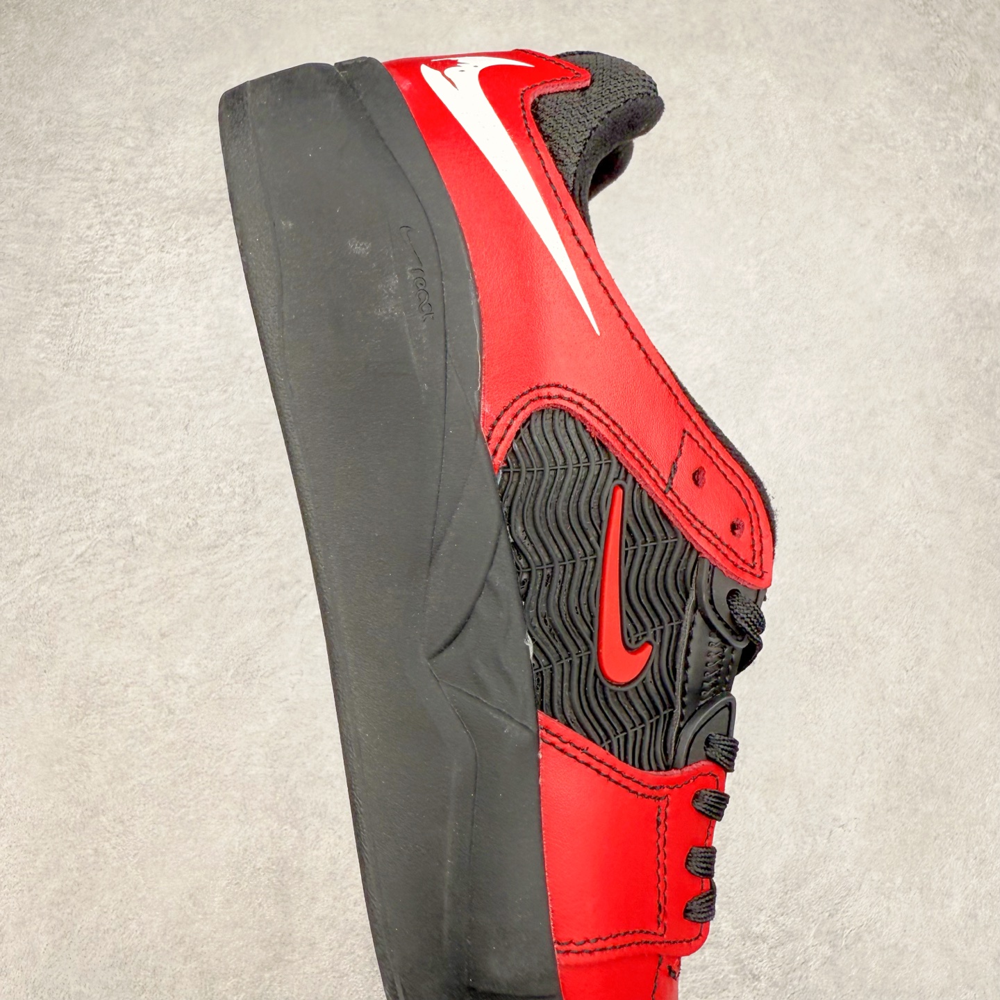 图片[6]-NK SB Nyjah Free 2 王一博同款 受着经典1997 款的 Zoom Spiridon 启发 SB Nyjah Free 2 继续谱写上一代的篇章 一改一代的一体式，二代的鞋舌与鞋身被分开来，但仍有着与前代相同的超柔韧 Nike Free 鞋底，同时还做了一些改良补充 首先是在全方位无死角的经典 Nyjah Free 橡胶鞋面的上方加了网眼材料，保证你在最热的滑板天也能双脚清爽 尺码：40-45-选品中心