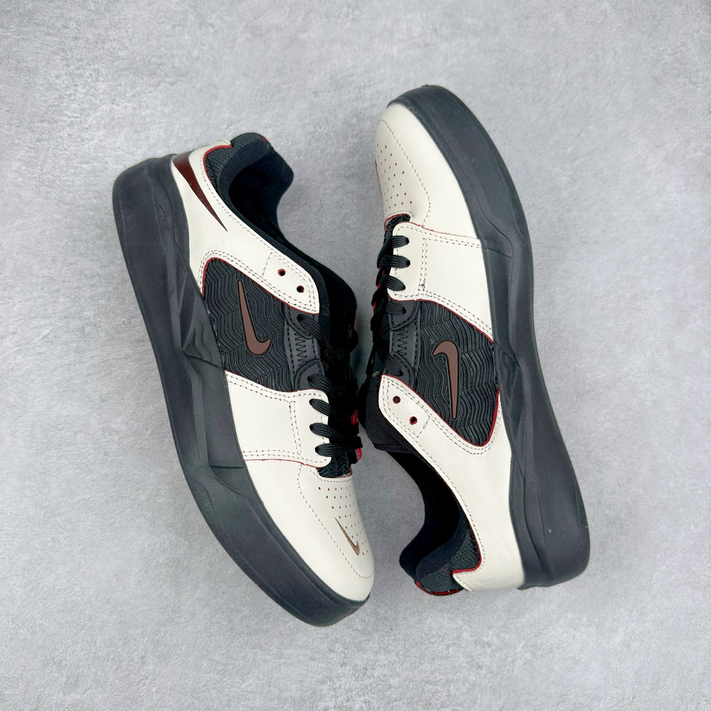 图片[3]-NK SB Nyjah Free 2 王一博同款 受着经典1997 款的 Zoom Spiridon 启发 SB Nyjah Free 2 继续谱写上一代的篇章 一改一代的一体式，二代的鞋舌与鞋身被分开来，但仍有着与前代相同的超柔韧 Nike Free 鞋底，同时还做了一些改良补充 首先是在全方位无死角的经典 Nyjah Free 橡胶鞋面的上方加了网眼材料，保证你在最热的滑板天也能双脚清爽 尺码：40-45-选品中心