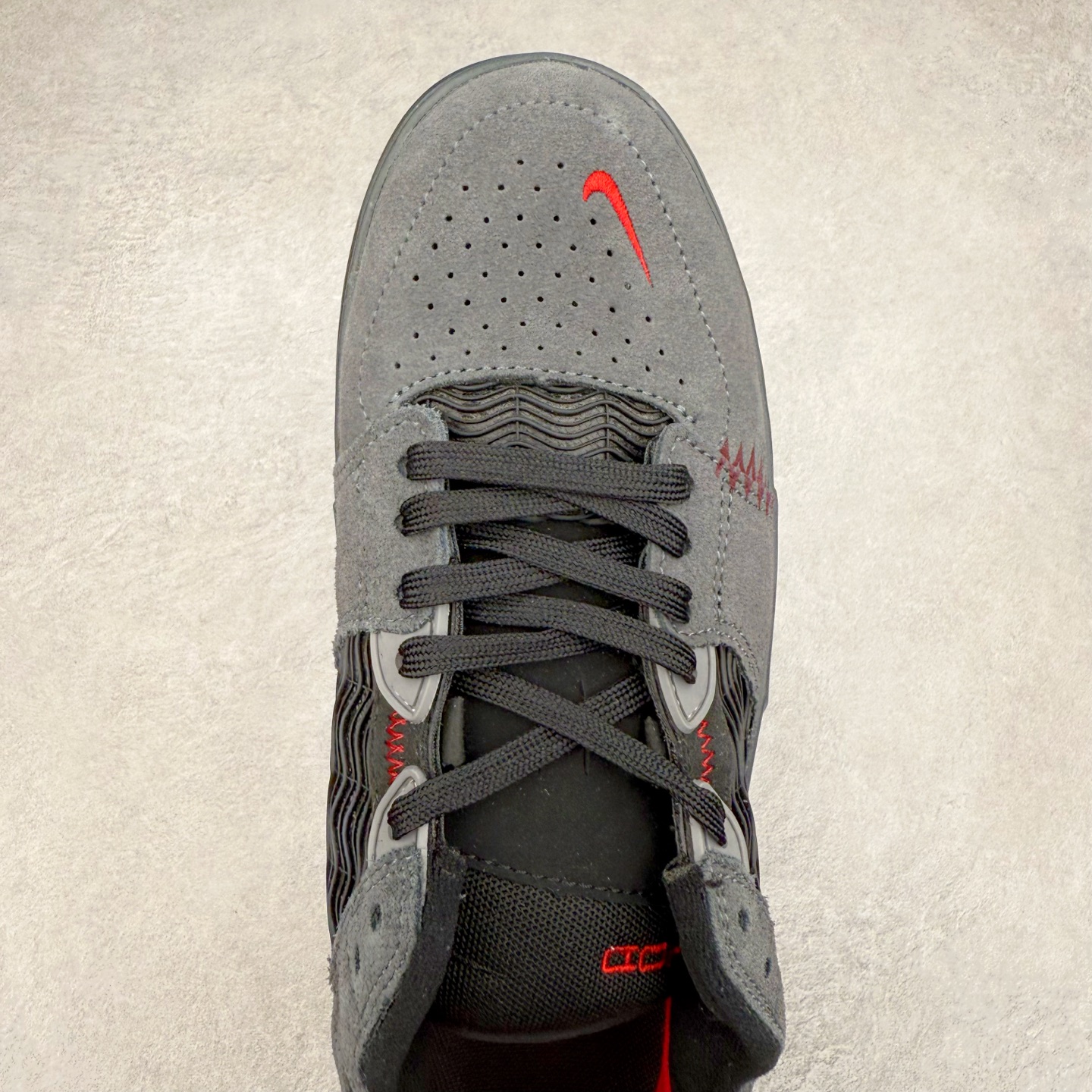 图片[4]-NK SB Nyjah Free 2 王一博同款 受着经典1997 款的 Zoom Spiridon 启发 SB Nyjah Free 2 继续谱写上一代的篇章 一改一代的一体式，二代的鞋舌与鞋身被分开来，但仍有着与前代相同的超柔韧 Nike Free 鞋底，同时还做了一些改良补充 首先是在全方位无死角的经典 Nyjah Free 橡胶鞋面的上方加了网眼材料，保证你在最热的滑板天也能双脚清爽 尺码：40-45-选品中心