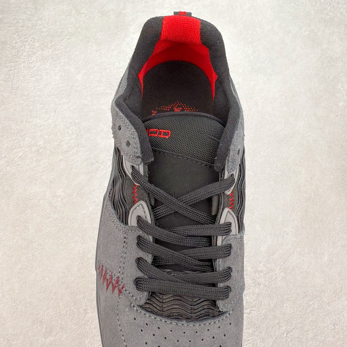 图片[5]-NK SB Nyjah Free 2 王一博同款 受着经典1997 款的 Zoom Spiridon 启发 SB Nyjah Free 2 继续谱写上一代的篇章 一改一代的一体式，二代的鞋舌与鞋身被分开来，但仍有着与前代相同的超柔韧 Nike Free 鞋底，同时还做了一些改良补充 首先是在全方位无死角的经典 Nyjah Free 橡胶鞋面的上方加了网眼材料，保证你在最热的滑板天也能双脚清爽 尺码：40-45-选品中心