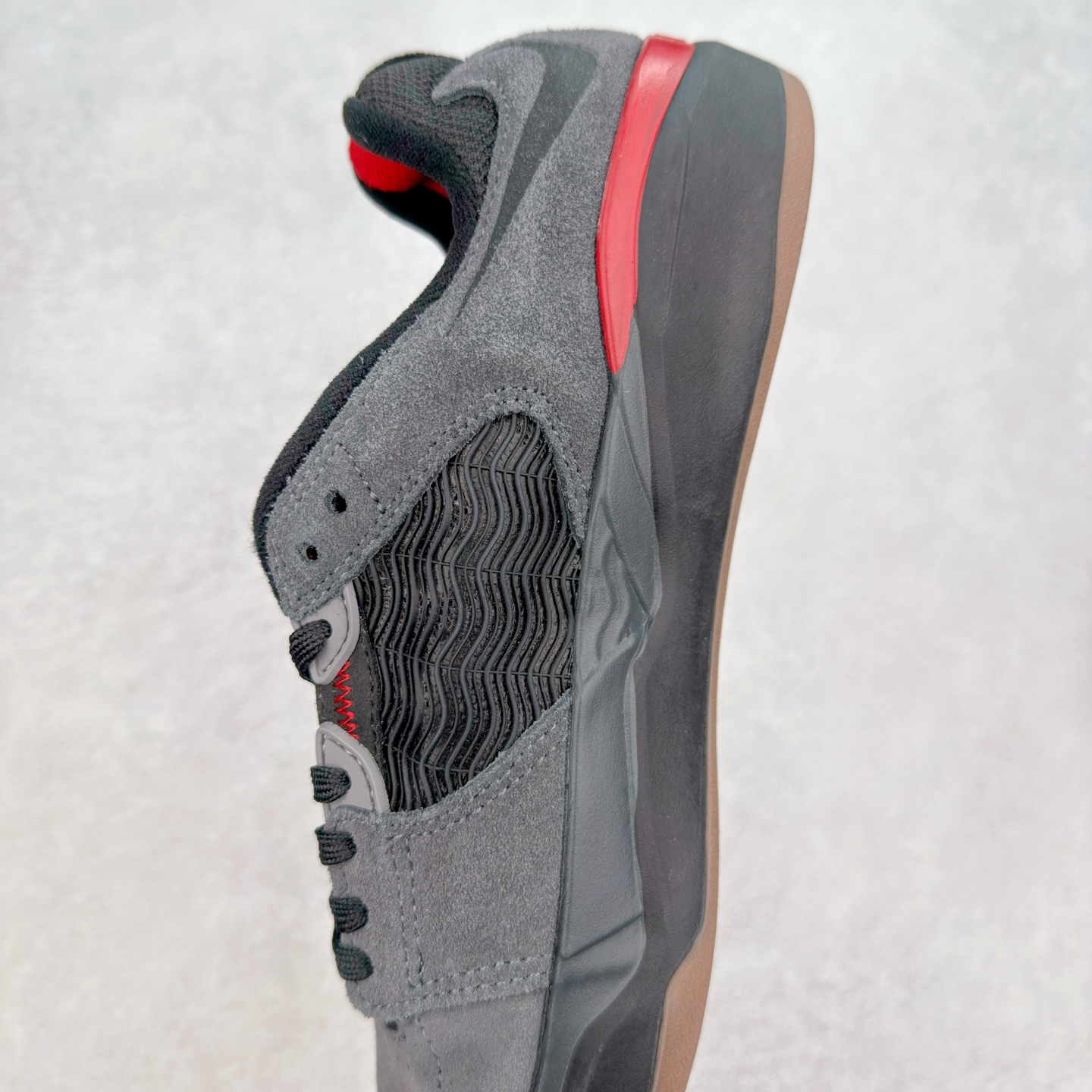 图片[7]-NK SB Nyjah Free 2 王一博同款 受着经典1997 款的 Zoom Spiridon 启发 SB Nyjah Free 2 继续谱写上一代的篇章 一改一代的一体式，二代的鞋舌与鞋身被分开来，但仍有着与前代相同的超柔韧 Nike Free 鞋底，同时还做了一些改良补充 首先是在全方位无死角的经典 Nyjah Free 橡胶鞋面的上方加了网眼材料，保证你在最热的滑板天也能双脚清爽 尺码：40-45-选品中心