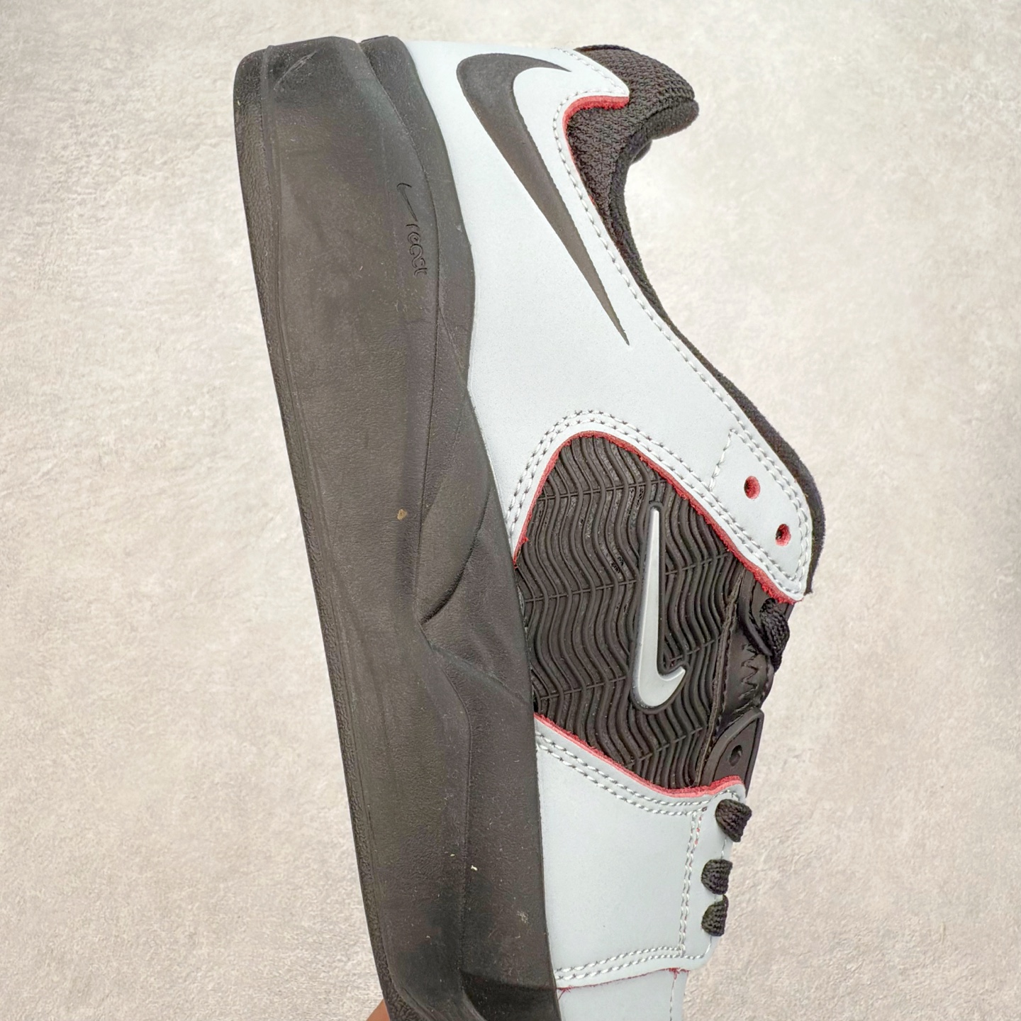 图片[6]-NK SB Nyjah Free 2 王一博同款 受着经典1997 款的 Zoom Spiridon 启发 SB Nyjah Free 2 继续谱写上一代的篇章 一改一代的一体式，二代的鞋舌与鞋身被分开来，但仍有着与前代相同的超柔韧 Nike Free 鞋底，同时还做了一些改良补充 首先是在全方位无死角的经典 Nyjah Free 橡胶鞋面的上方加了网眼材料，保证你在最热的滑板天也能双脚清爽 尺码：40-45-选品中心