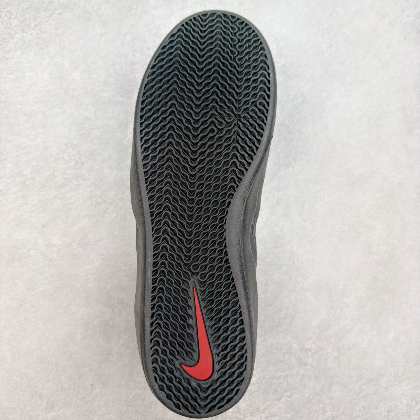 图片[9]-NK SB Nyjah Free 2 王一博同款 受着经典1997 款的 Zoom Spiridon 启发 SB Nyjah Free 2 继续谱写上一代的篇章 一改一代的一体式，二代的鞋舌与鞋身被分开来，但仍有着与前代相同的超柔韧 Nike Free 鞋底，同时还做了一些改良补充 首先是在全方位无死角的经典 Nyjah Free 橡胶鞋面的上方加了网眼材料，保证你在最热的滑板天也能双脚清爽 尺码：40-45-选品中心