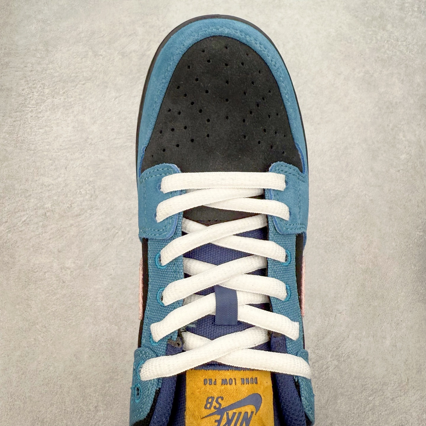 图片[4]-＃F版 NK SB Dunk Low DX6775-400 性价比王者 极限压缩利润空间 超乎所想的高性价比 用料绝不含糊 原盒原配 正确耐磨橡胶大底 超高清洁度 全鞋零毛边皮料切割 全套原楦原模倾力打造完美版型 尺码：36 36.5 37.5 38 38.5 39 40 40.5 41 42 42.5 43 44 44.5 45 46 47.5-选品中心