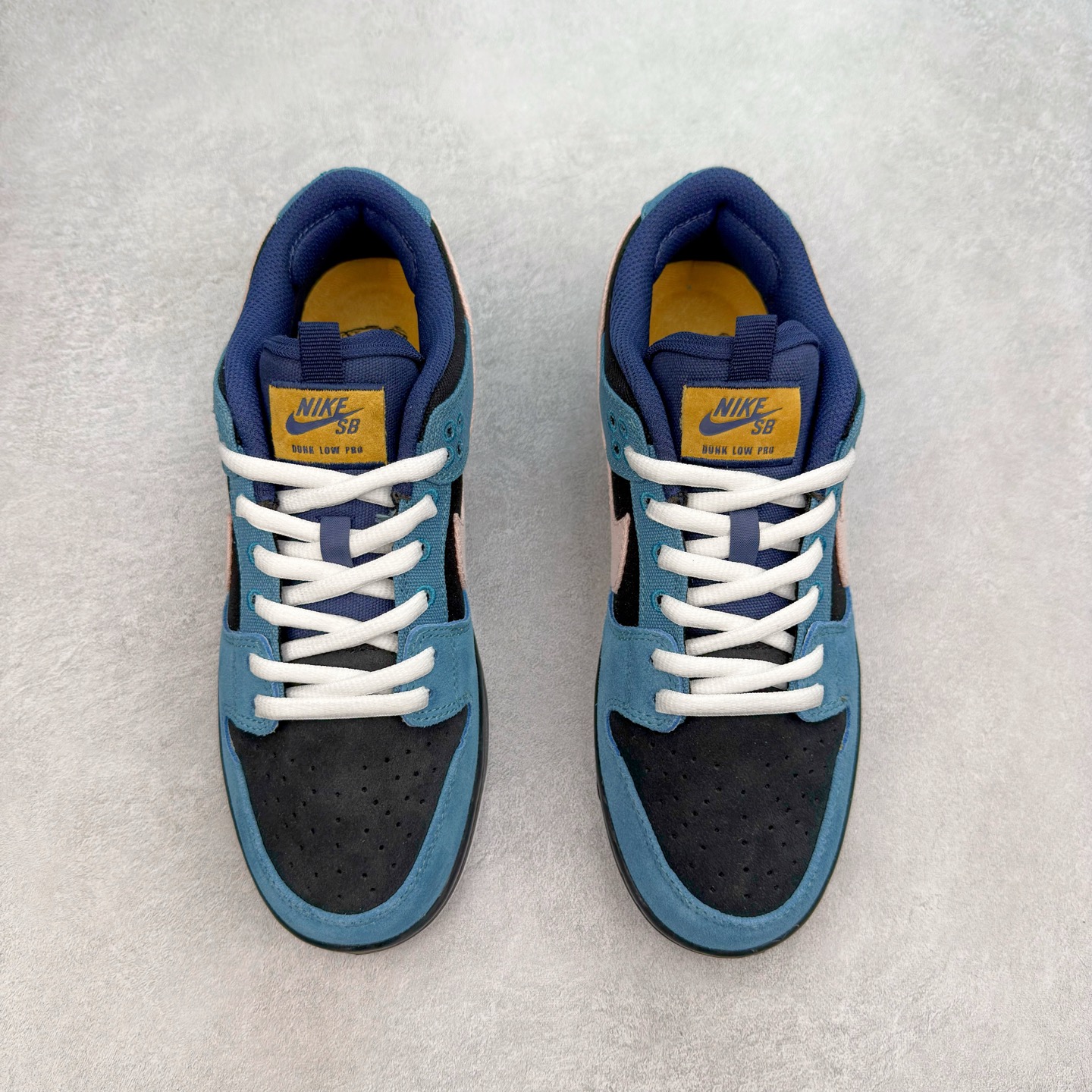 图片[2]-＃F版 NK SB Dunk Low DX6775-400 性价比王者 极限压缩利润空间 超乎所想的高性价比 用料绝不含糊 原盒原配 正确耐磨橡胶大底 超高清洁度 全鞋零毛边皮料切割 全套原楦原模倾力打造完美版型 尺码：36 36.5 37.5 38 38.5 39 40 40.5 41 42 42.5 43 44 44.5 45 46 47.5-选品中心