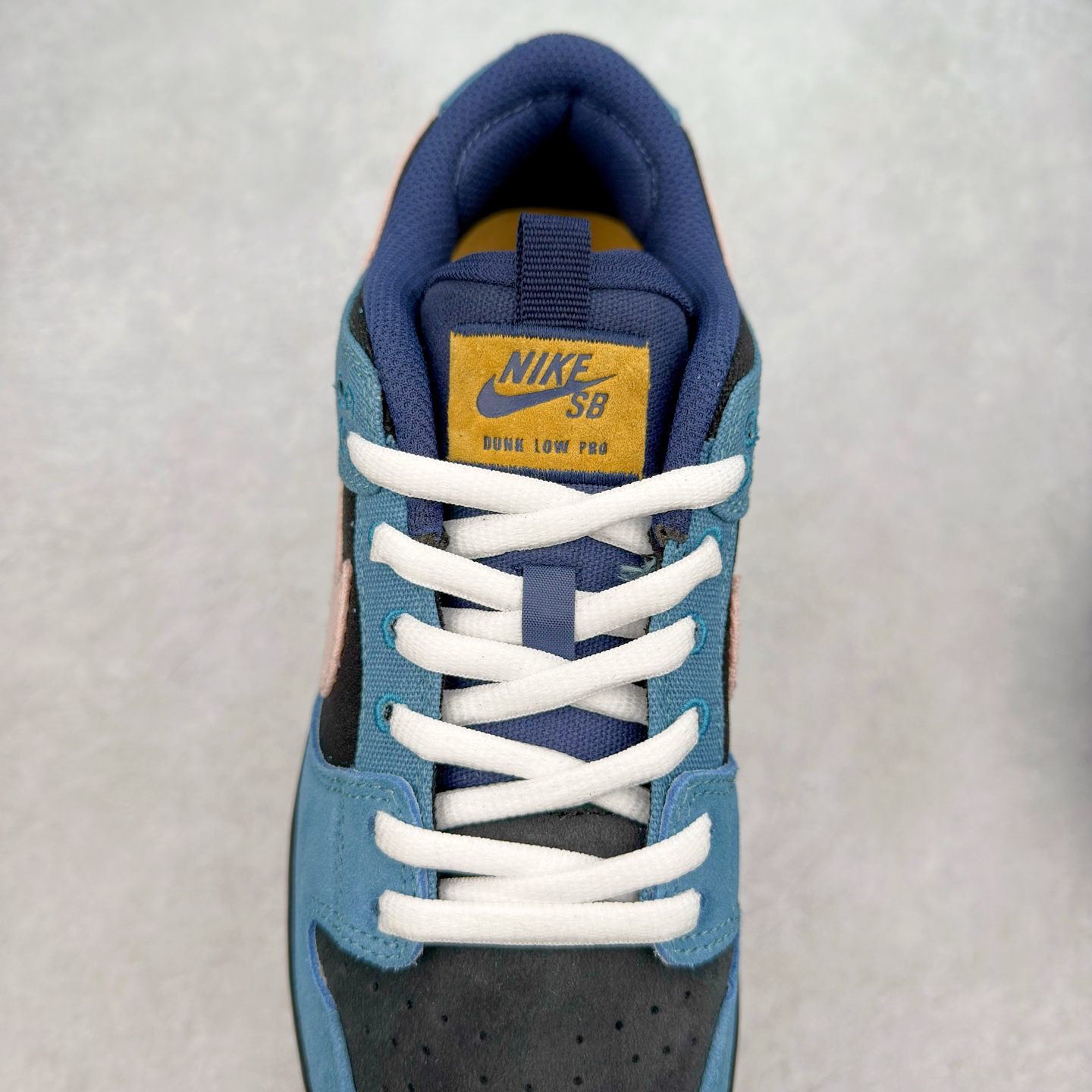 图片[5]-＃F版 NK SB Dunk Low DX6775-400 性价比王者 极限压缩利润空间 超乎所想的高性价比 用料绝不含糊 原盒原配 正确耐磨橡胶大底 超高清洁度 全鞋零毛边皮料切割 全套原楦原模倾力打造完美版型 尺码：36 36.5 37.5 38 38.5 39 40 40.5 41 42 42.5 43 44 44.5 45 46 47.5-选品中心