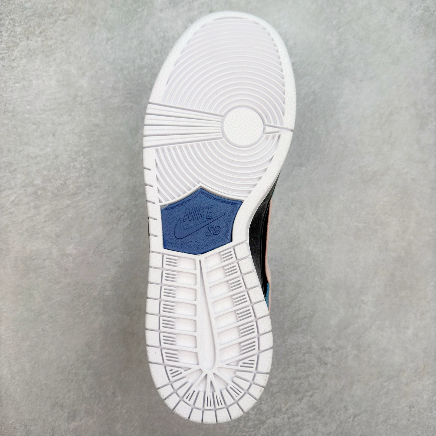 图片[9]-＃F版 NK SB Dunk Low DX6775-400 性价比王者 极限压缩利润空间 超乎所想的高性价比 用料绝不含糊 原盒原配 正确耐磨橡胶大底 超高清洁度 全鞋零毛边皮料切割 全套原楦原模倾力打造完美版型 尺码：36 36.5 37.5 38 38.5 39 40 40.5 41 42 42.5 43 44 44.5 45 46 47.5-选品中心