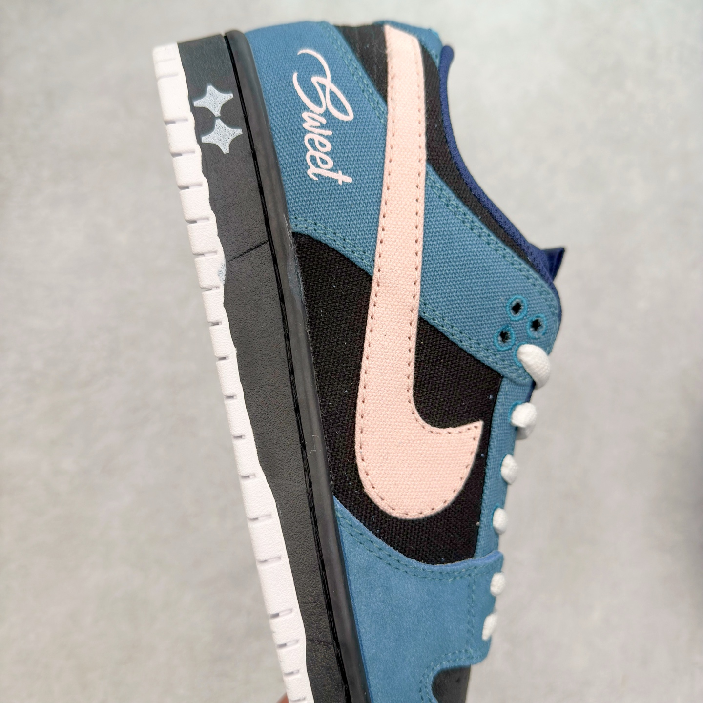 图片[6]-＃F版 NK SB Dunk Low DX6775-400 性价比王者 极限压缩利润空间 超乎所想的高性价比 用料绝不含糊 原盒原配 正确耐磨橡胶大底 超高清洁度 全鞋零毛边皮料切割 全套原楦原模倾力打造完美版型 尺码：36 36.5 37.5 38 38.5 39 40 40.5 41 42 42.5 43 44 44.5 45 46 47.5-选品中心