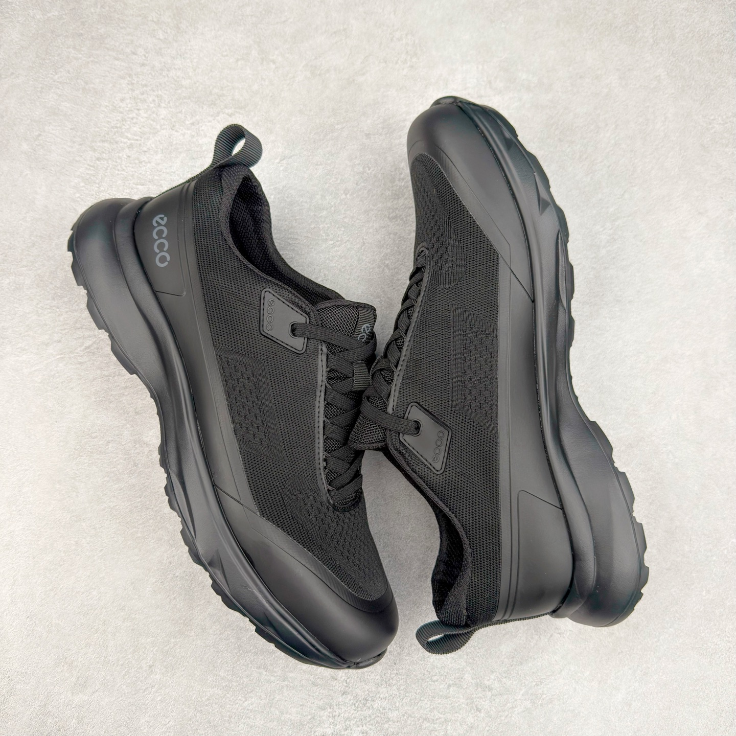 图片[3]-ECCO爱步25新款限定运动鞋男舒适时尚跑步鞋 BIOM系列新款 鞋面采用甄选牛皮与飞织工艺网布结合，质感丰富，脚感细腻柔软舒适 自然律动科技，符合人体工学鞋楦 贴近足部自然形态 以舒适科技与新潮外观，轻松适配日常 直接注塑工艺连接鞋面与鞋底 一体成型，合脚稳固 PU/TPU鞋底，轻盈柔韧，抓地耐磨 舒适耐穿 打破固定框架 自在追寻自我生命力 所向无界 步步生机 尺码：38 39 40 41 42 43 44 （皮鞋码）-选品中心