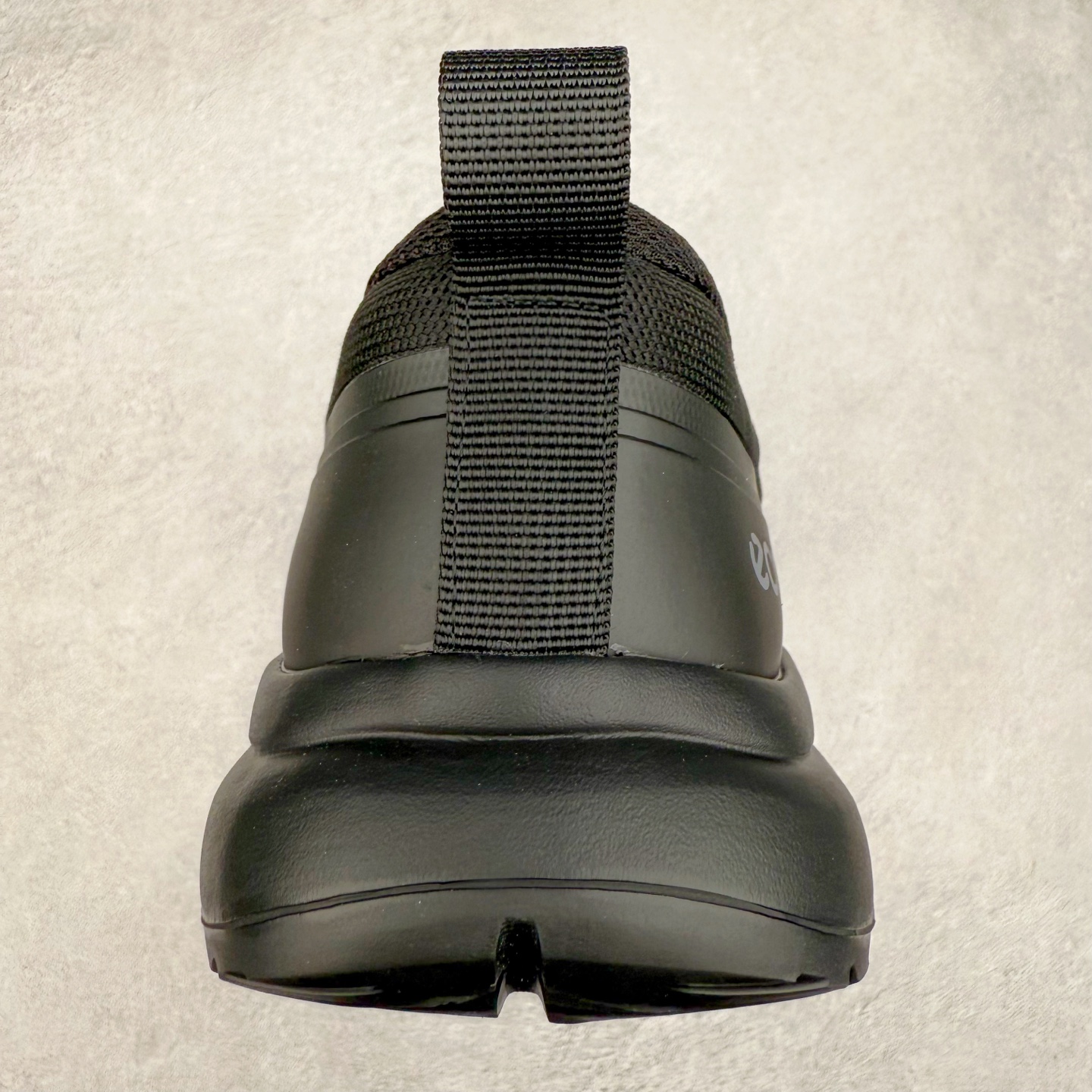 图片[8]-ECCO爱步25新款限定运动鞋男舒适时尚跑步鞋 BIOM系列新款 鞋面采用甄选牛皮与飞织工艺网布结合，质感丰富，脚感细腻柔软舒适 自然律动科技，符合人体工学鞋楦 贴近足部自然形态 以舒适科技与新潮外观，轻松适配日常 直接注塑工艺连接鞋面与鞋底 一体成型，合脚稳固 PU/TPU鞋底，轻盈柔韧，抓地耐磨 舒适耐穿 打破固定框架 自在追寻自我生命力 所向无界 步步生机 尺码：38 39 40 41 42 43 44 （皮鞋码）-选品中心