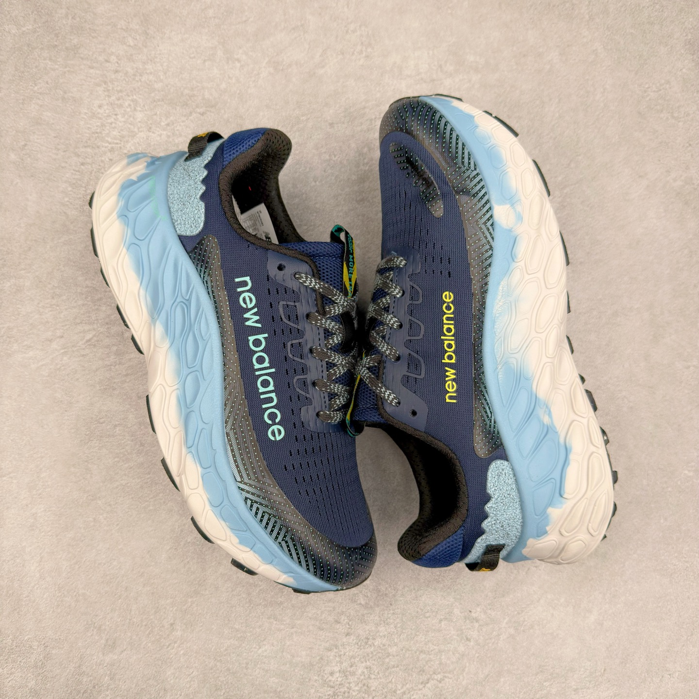 图片[3]-New Balance Fresh Foam X Trail More v3 新百伦NB莫尔V3系列低帮轻量化厚底户外越野休闲运动慢跑鞋 MTMORNGR 无论是越野训练跑还是享受自然美景 New Balance Fresh Foam X Trail More v3 都能确保双脚凉爽舒适 获得缓震支撑 这款越野跑鞋採用透气的合成/网眼鞋面 加上双层 Fresh Foam X 中底实现绝佳舒适著感 搭载鞋头防护科技与 All Terrain 系列最厚鞋底 可防止碎石跑入鞋内 让你尽情探索不受限 尺码：36 37 37.5 38 38.5 39.5 40 40.5 41.5 42 42.5 43 44 44.5 45-选品中心