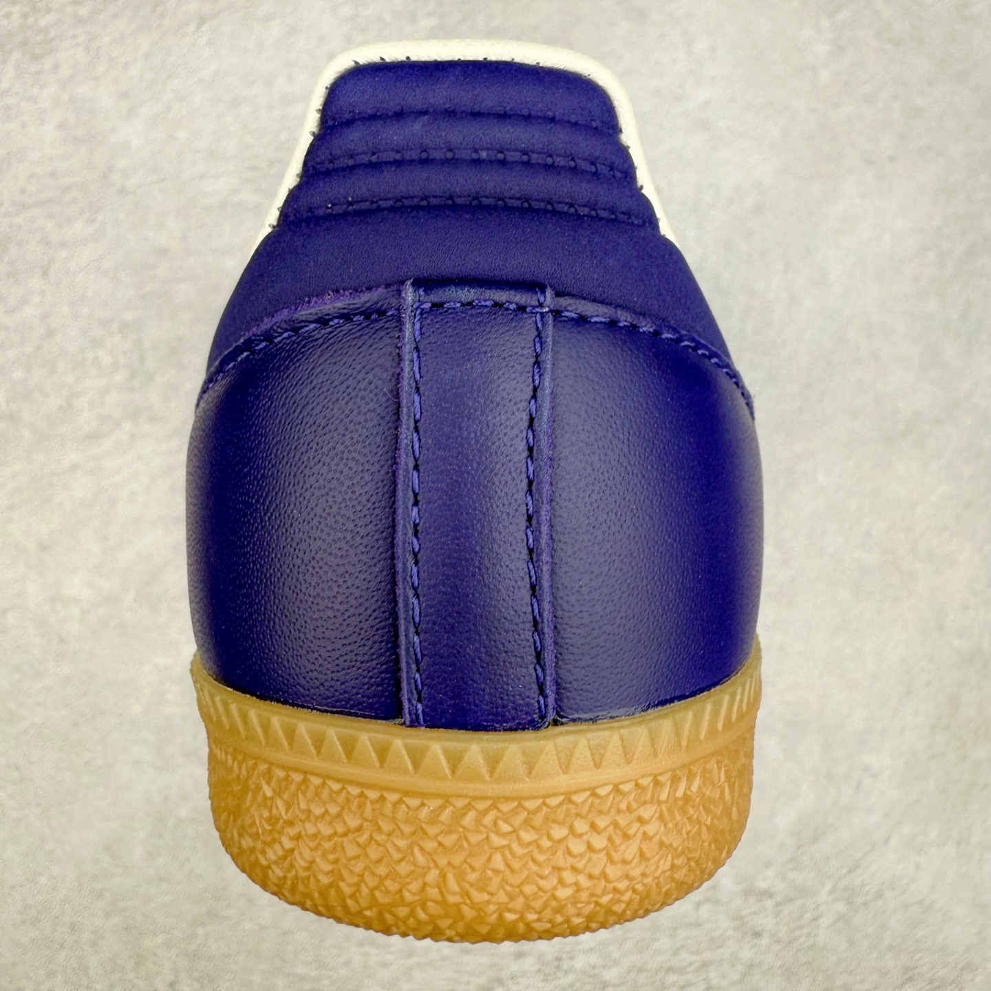 图片[8]-AD Original Samba OG 复古经典轻便板鞋 JI2736 这款桑巴鞋展示了高质量的工艺 带有装饰的超锁缝制和无缝的手感 柔软、柔软的皮革造型和标志性的3条纹完成了精致的外观 正规合身鞋带 鞋面上有绒面鞋垫 橡胶鞋底 享受正畸套筒软感 自50年代首次亮相以来就一直在赢得粉丝的青睐 尺码：36 36.5 37.5 38 38.5 39 40 40.5 41 42 42.5 43 44 44.5 45-选品中心