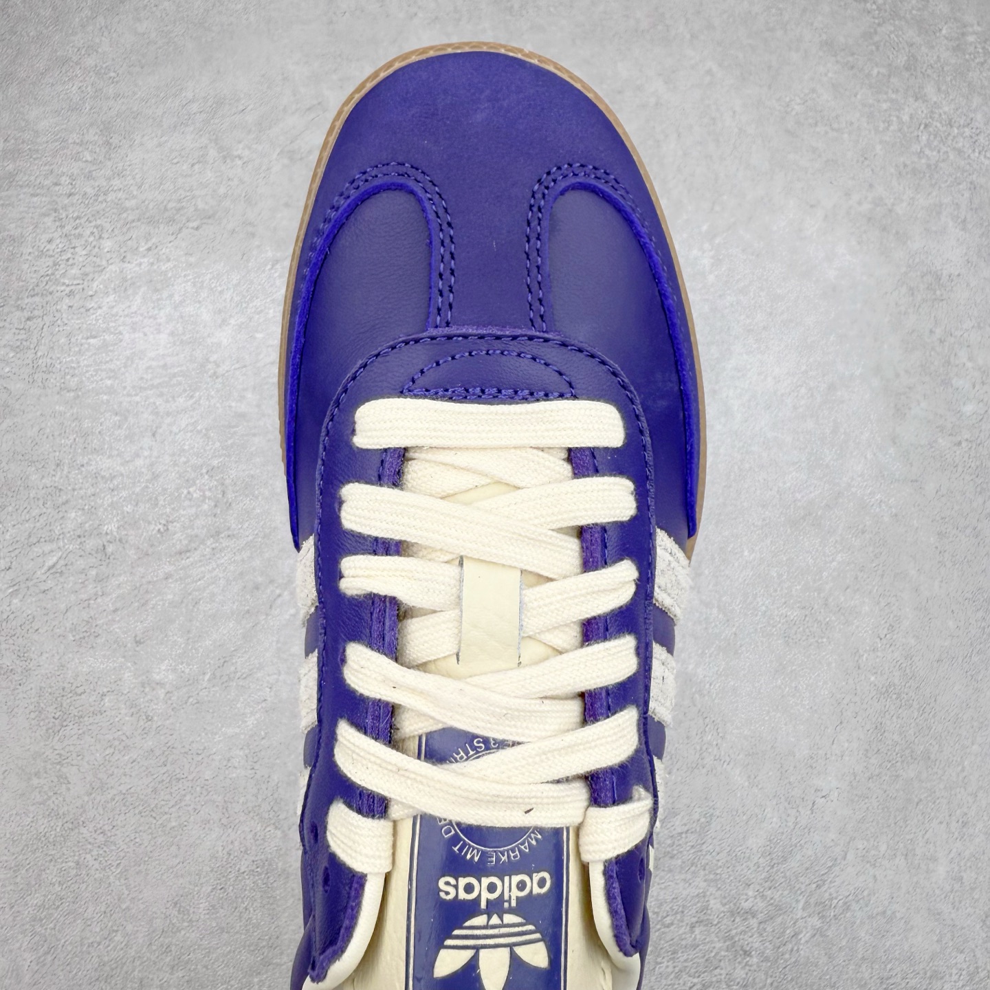 图片[4]-AD Original Samba OG 复古经典轻便板鞋 JI2736 这款桑巴鞋展示了高质量的工艺 带有装饰的超锁缝制和无缝的手感 柔软、柔软的皮革造型和标志性的3条纹完成了精致的外观 正规合身鞋带 鞋面上有绒面鞋垫 橡胶鞋底 享受正畸套筒软感 自50年代首次亮相以来就一直在赢得粉丝的青睐 尺码：36 36.5 37.5 38 38.5 39 40 40.5 41 42 42.5 43 44 44.5 45-选品中心