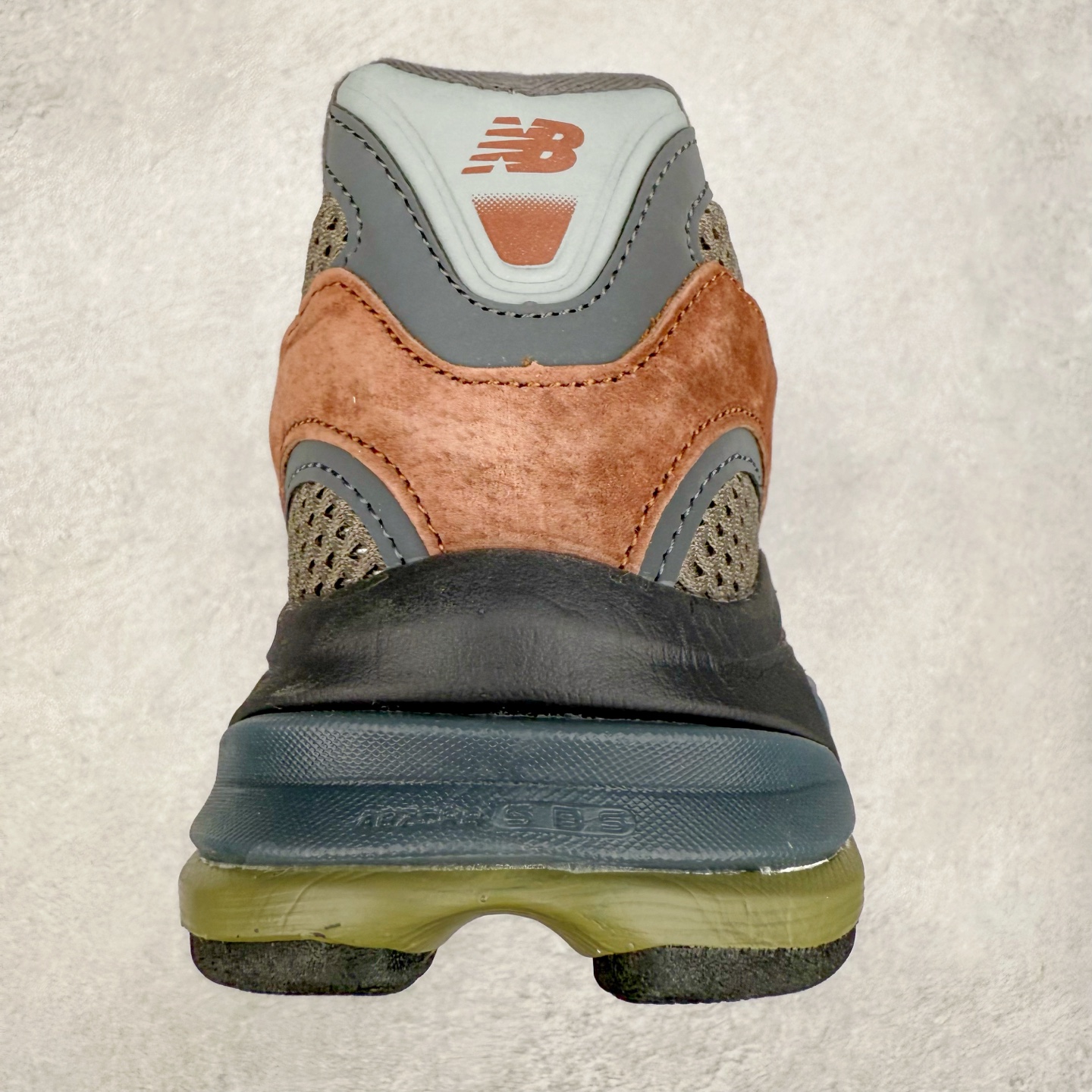 图片[8]-New Balance NB2010系列新百伦经典复古休闲运动板鞋 以ENCAP中底配以升级版 N-ERGY缓震物料 鞋面则采用特色的柔软麂皮搭以NewBalance经典的尼龙网布 低调中还原跑鞋本真 更年轻化的设计理念与材质 让新世代青年得以用全新视角体验经典鞋款的传奇魅力尺码：36 37 37.5 38 38.5 39.5 40 40.5 41.5 42 42.5 43 44 45 46-选品中心