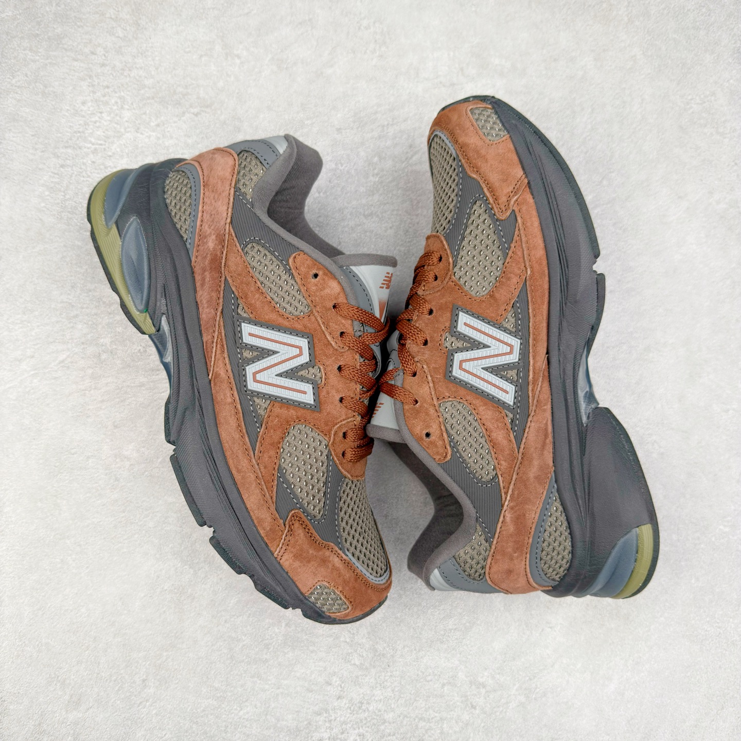 图片[3]-New Balance NB2010系列新百伦经典复古休闲运动板鞋 以ENCAP中底配以升级版 N-ERGY缓震物料 鞋面则采用特色的柔软麂皮搭以NewBalance经典的尼龙网布 低调中还原跑鞋本真 更年轻化的设计理念与材质 让新世代青年得以用全新视角体验经典鞋款的传奇魅力尺码：36 37 37.5 38 38.5 39.5 40 40.5 41.5 42 42.5 43 44 45 46-选品中心