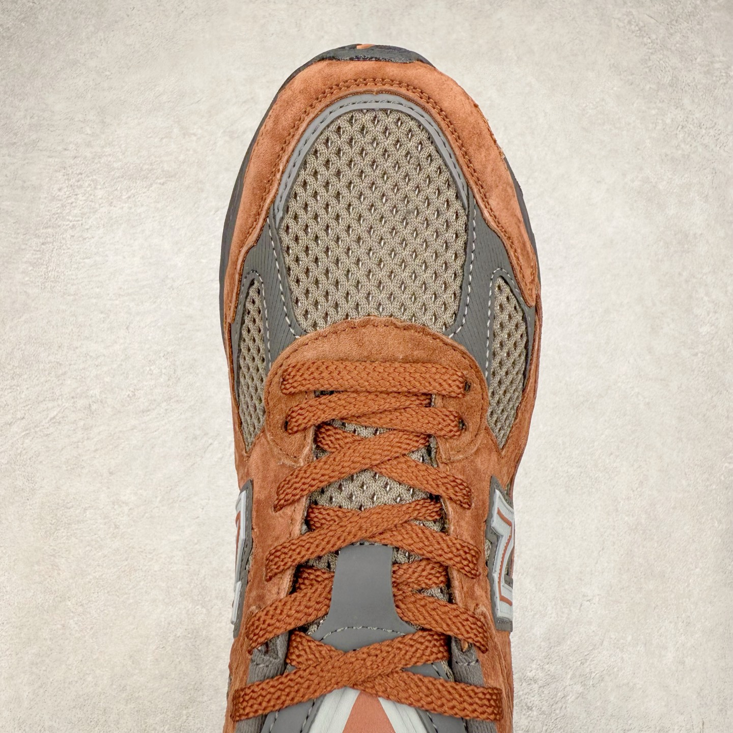 图片[4]-New Balance NB2010系列新百伦经典复古休闲运动板鞋 以ENCAP中底配以升级版 N-ERGY缓震物料 鞋面则采用特色的柔软麂皮搭以NewBalance经典的尼龙网布 低调中还原跑鞋本真 更年轻化的设计理念与材质 让新世代青年得以用全新视角体验经典鞋款的传奇魅力尺码：36 37 37.5 38 38.5 39.5 40 40.5 41.5 42 42.5 43 44 45 46-选品中心