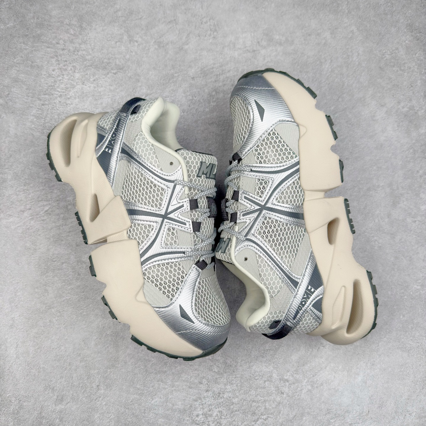 图片[3]-MLB DOME CHUNKY 纽约洋基队合成革潮流时尚舒适休闲运动风厚底增高 防滑耐磨 低帮 老爹鞋 男女同款 黑色 实拍调校N版已经零色差零失真 百分百还原实物色彩所见即所得 不存在货不对板色差等低级问题 选购参考实物拍摄 不混卖不参货 只用心做好货严格选品 承诺混一赔十 尺码：36 36.5 37.5 38 38.5 39 40 40.5 41 42 42.5 43 44 44.5 45-选品中心