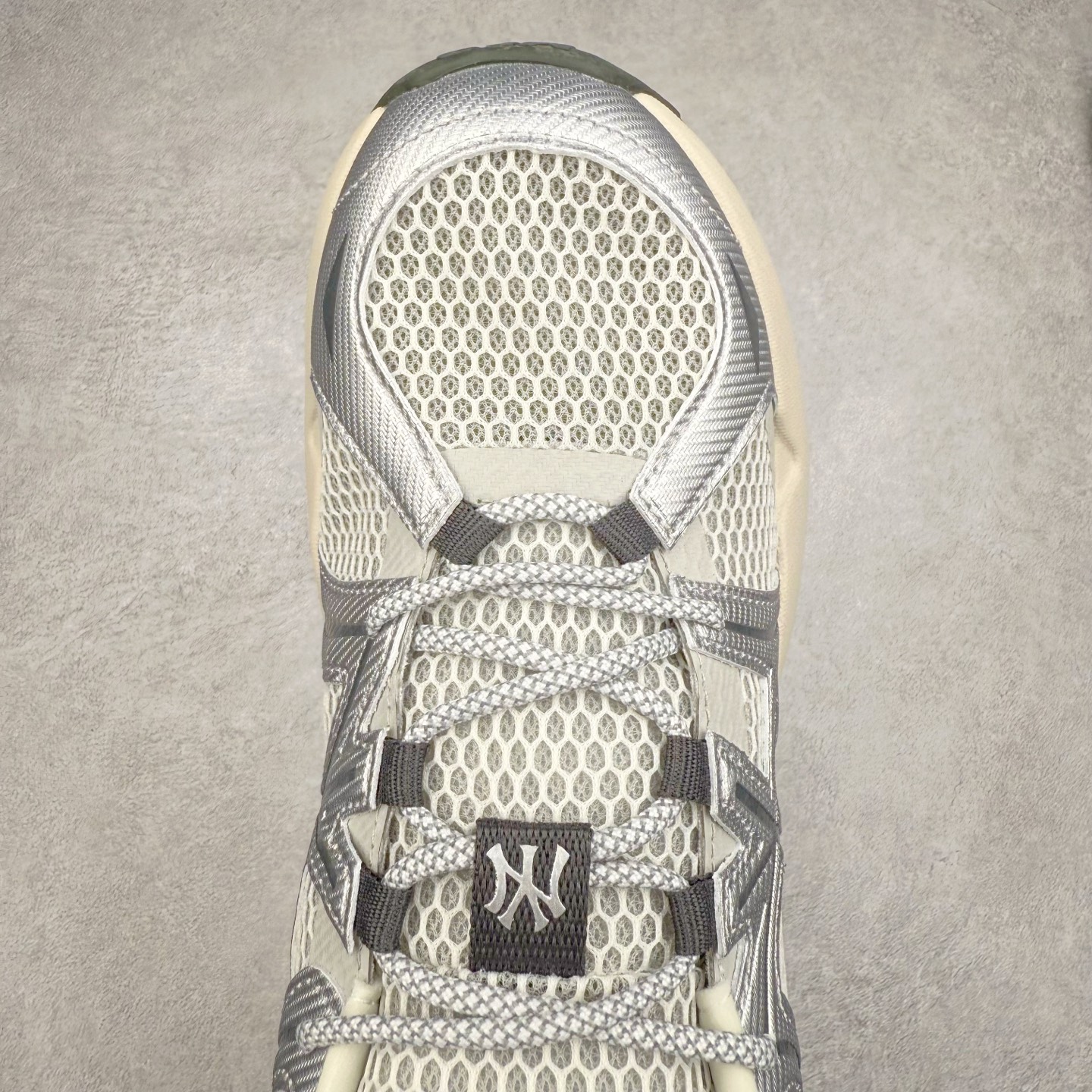 图片[4]-MLB DOME CHUNKY 纽约洋基队合成革潮流时尚舒适休闲运动风厚底增高 防滑耐磨 低帮 老爹鞋 男女同款 黑色 实拍调校N版已经零色差零失真 百分百还原实物色彩所见即所得 不存在货不对板色差等低级问题 选购参考实物拍摄 不混卖不参货 只用心做好货严格选品 承诺混一赔十 尺码：36 36.5 37.5 38 38.5 39 40 40.5 41 42 42.5 43 44 44.5 45-选品中心