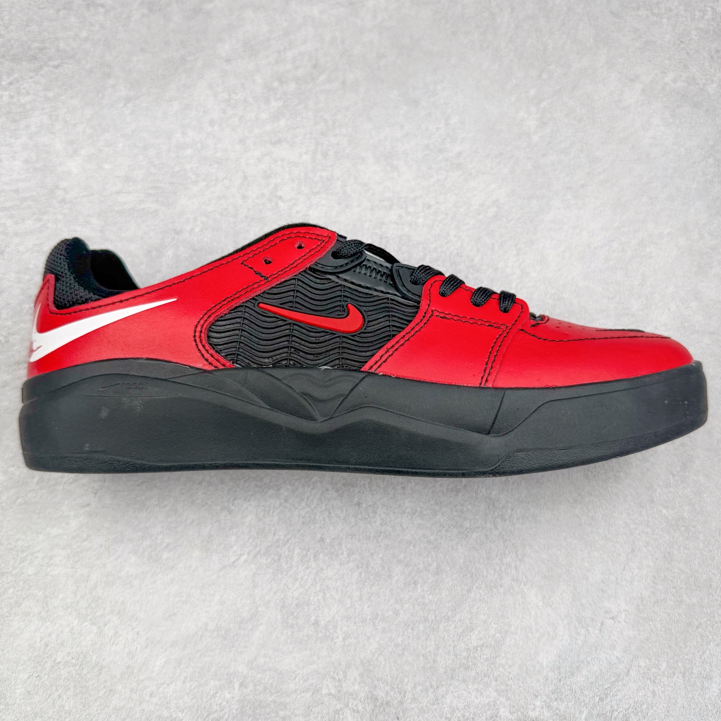 图片[7]-NK SB Nyjah Free 2 王一博同款 受着经典1997 款的 Zoom Spiridon 启发 SB Nyjah Free 2 继续谱写上一代的篇章 一改一代的一体式，二代的鞋舌与鞋身被分开来，但仍有着与前代相同的超柔韧 Nike Free 鞋底，同时还做了一些改良补充 首先是在全方位无死角的经典 Nyjah Free 橡胶鞋面的上方加了网眼材料，保证你在最热的滑板天也能双脚清爽 尺码：40-45-选品中心