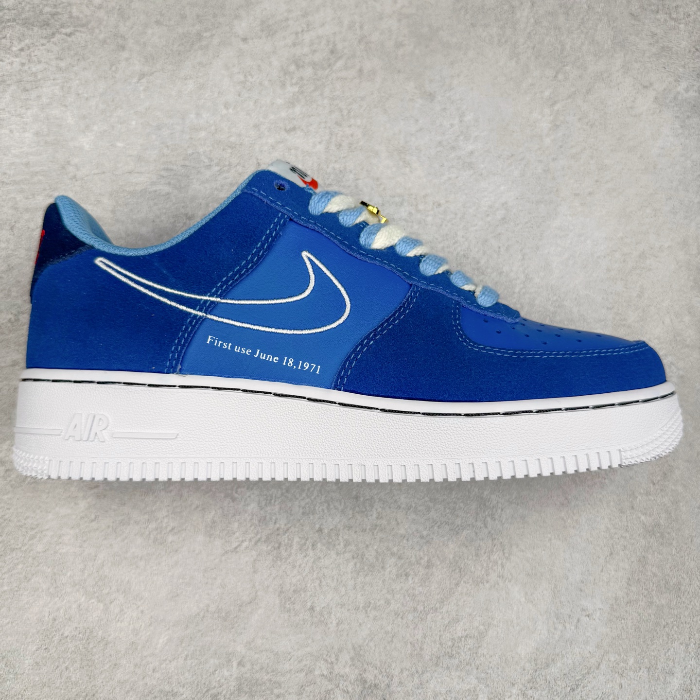 ＃XT纯原 NK Air Force 1´07 Low 空军一号低帮百搭休闲运动板鞋 DB3597-400 顶级批次 2022全新楦头鞋型 鱼鳞大底 历时开发三个月 清洁度完美 二维码鞋标 内置芯片及solo气垫 大底高度及其弧度依照正品 钢印 logo刺绣 鞋口弧度 鞋头长度 鞋面冲孔 鞋垫背胶及钢印 完美鞋型对比正品 每一处都是细节满满 柔软、弹性十足的缓震性能和出色的中底设计 横跨复古与现代的外型结合 造就出风靡全球 三十多年的Force 1 直到今天还深受青睐 实拍调校N版已经零色差零失真 百分百还原实物色彩所见即所得 不存在货不对板色差等低级问题 选购参考实物拍摄 不混卖不参货 只用心做好货严格选品 承诺混一赔十 尺码：36 36.5 37.5 38 38.5 39 40 40.5 41 42 42.5 43 44 44.5 45-选品中心