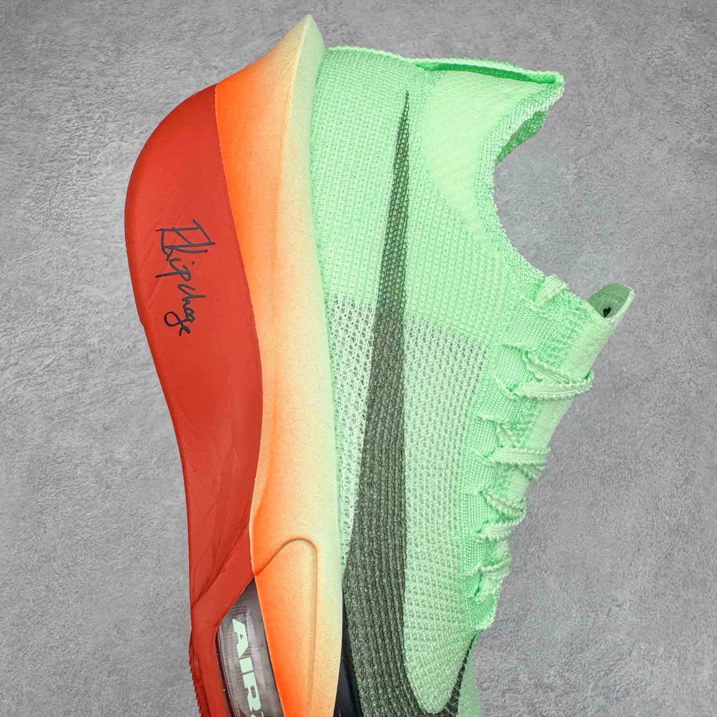 图片[6]-＃JC纯原 NK Air Zoom Alphafly NEXT% 3 2024全新马拉松超级跑鞋 HJ7041-300 有史以来最轻盈、测试次数最多的NK Alphafly 经过精英马拉松运动员的测试验证 并搭载Air Zoom气垫 旨在助力跑者实现突破 取得更佳的成绩 在开发过程中 Alphafly 3帮助耐克运动员凯尔文·基普图姆（Kelvin Kiptum）以2：00：35的成绩刷新了马拉松世界纪录 Alphafly的动力设计没有改变——Air Zoom气垫单元、Flyplate碳纤维板和ZoomX泡绵 但是整体系统的制作方法略有调整 优化和提升了对运动员的帮助 主要更新包括一体式鞋底 提供顺畅稳定的“后跟到脚趾”过渡；更宽的全长Flyplate碳纤维板提供稳定助推力 全新Fast Shot外底保证出色牵引力和抓地力 全新Atomknit 3.0鞋面提供更强的控制力、透气性和中足支撑力 尺码：36 36.5 37.5 38 38.5 39 40 40.5 41 42 42.5 43 44 44.5 45 46-选品中心