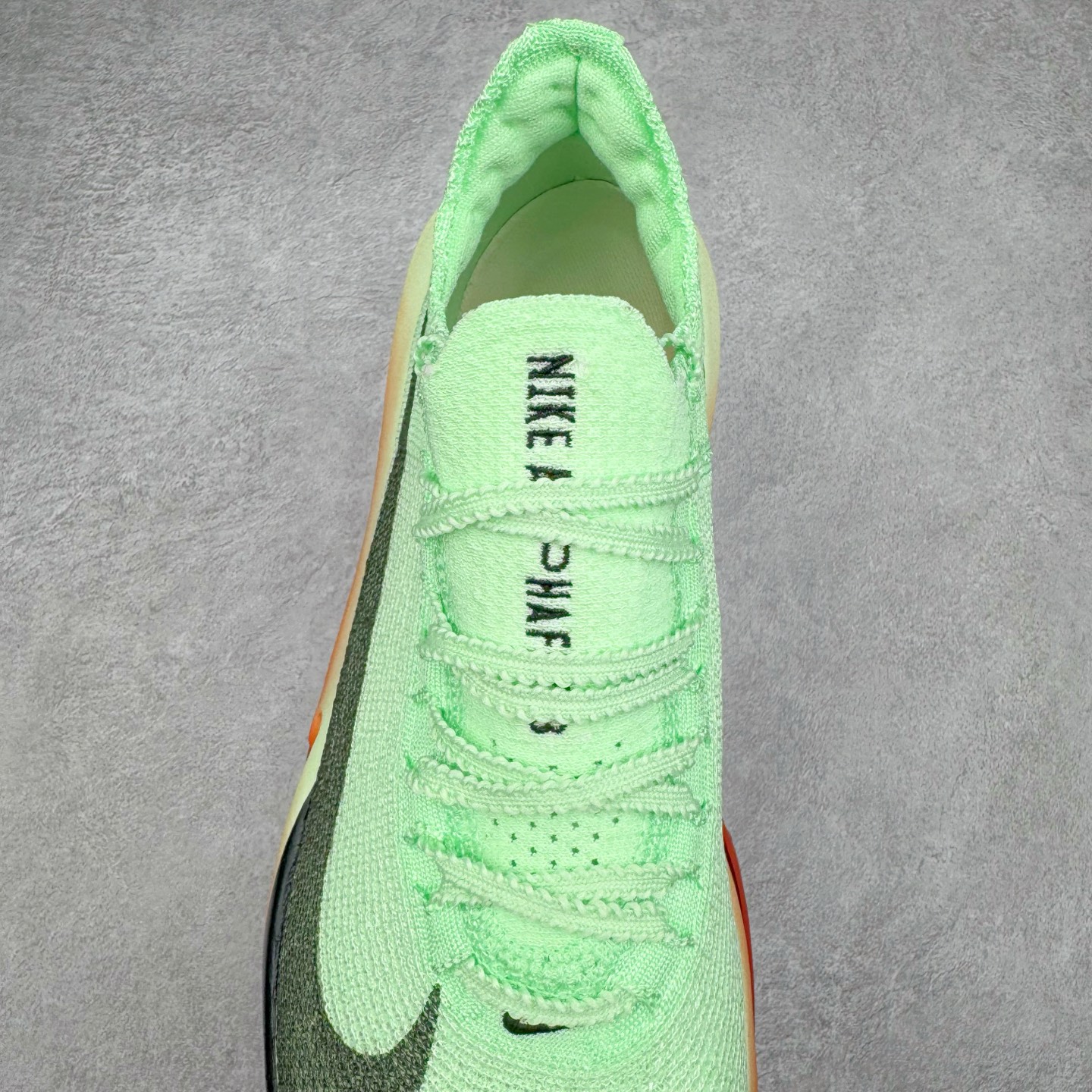 图片[5]-＃JC纯原 NK Air Zoom Alphafly NEXT% 3 2024全新马拉松超级跑鞋 HJ7041-300 有史以来最轻盈、测试次数最多的NK Alphafly 经过精英马拉松运动员的测试验证 并搭载Air Zoom气垫 旨在助力跑者实现突破 取得更佳的成绩 在开发过程中 Alphafly 3帮助耐克运动员凯尔文·基普图姆（Kelvin Kiptum）以2：00：35的成绩刷新了马拉松世界纪录 Alphafly的动力设计没有改变——Air Zoom气垫单元、Flyplate碳纤维板和ZoomX泡绵 但是整体系统的制作方法略有调整 优化和提升了对运动员的帮助 主要更新包括一体式鞋底 提供顺畅稳定的“后跟到脚趾”过渡；更宽的全长Flyplate碳纤维板提供稳定助推力 全新Fast Shot外底保证出色牵引力和抓地力 全新Atomknit 3.0鞋面提供更强的控制力、透气性和中足支撑力 尺码：36 36.5 37.5 38 38.5 39 40 40.5 41 42 42.5 43 44 44.5 45 46-选品中心