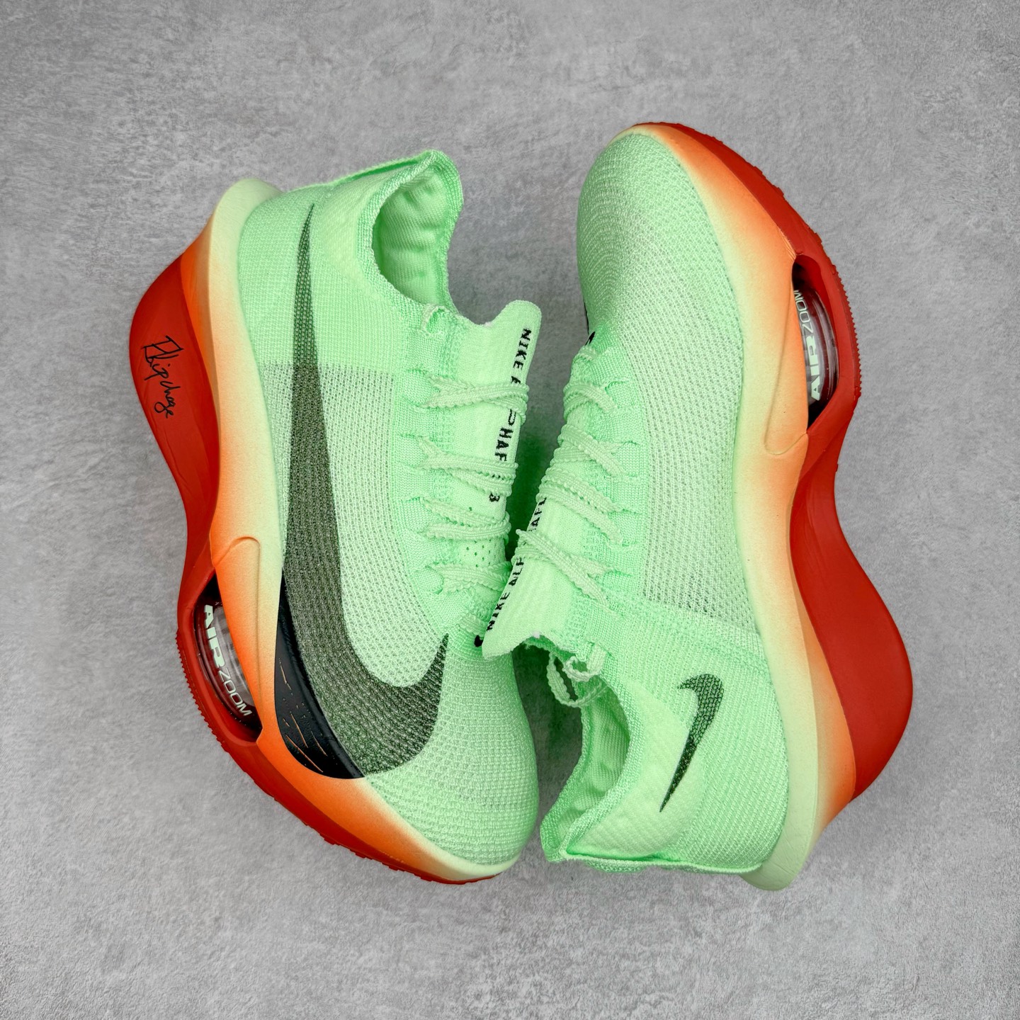 图片[3]-＃JC纯原 NK Air Zoom Alphafly NEXT% 3 2024全新马拉松超级跑鞋 HJ7041-300 有史以来最轻盈、测试次数最多的NK Alphafly 经过精英马拉松运动员的测试验证 并搭载Air Zoom气垫 旨在助力跑者实现突破 取得更佳的成绩 在开发过程中 Alphafly 3帮助耐克运动员凯尔文·基普图姆（Kelvin Kiptum）以2：00：35的成绩刷新了马拉松世界纪录 Alphafly的动力设计没有改变——Air Zoom气垫单元、Flyplate碳纤维板和ZoomX泡绵 但是整体系统的制作方法略有调整 优化和提升了对运动员的帮助 主要更新包括一体式鞋底 提供顺畅稳定的“后跟到脚趾”过渡；更宽的全长Flyplate碳纤维板提供稳定助推力 全新Fast Shot外底保证出色牵引力和抓地力 全新Atomknit 3.0鞋面提供更强的控制力、透气性和中足支撑力 尺码：36 36.5 37.5 38 38.5 39 40 40.5 41 42 42.5 43 44 44.5 45 46-选品中心